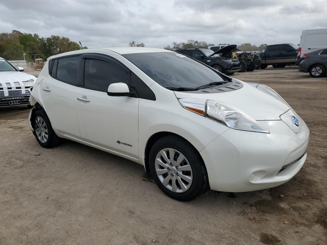 Photo 3 VIN: 1N4AZ0CP2FC318394 - NISSAN LEAF 