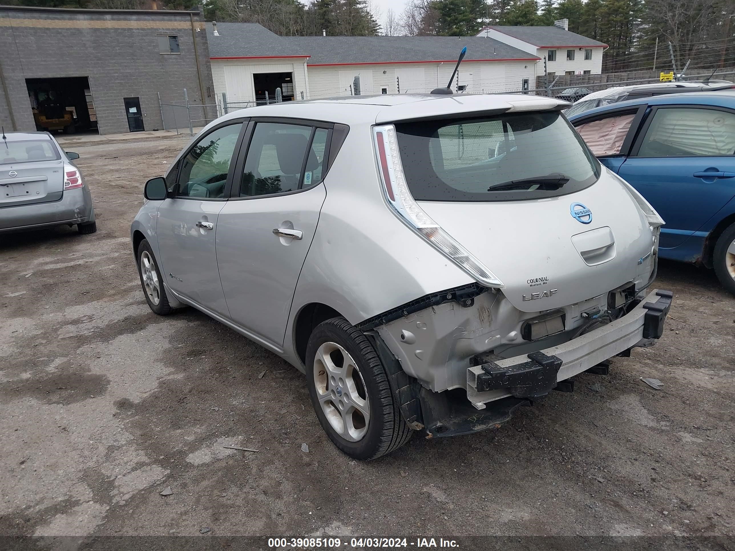 Photo 2 VIN: 1N4AZ0CP5DC425467 - NISSAN LEAF 