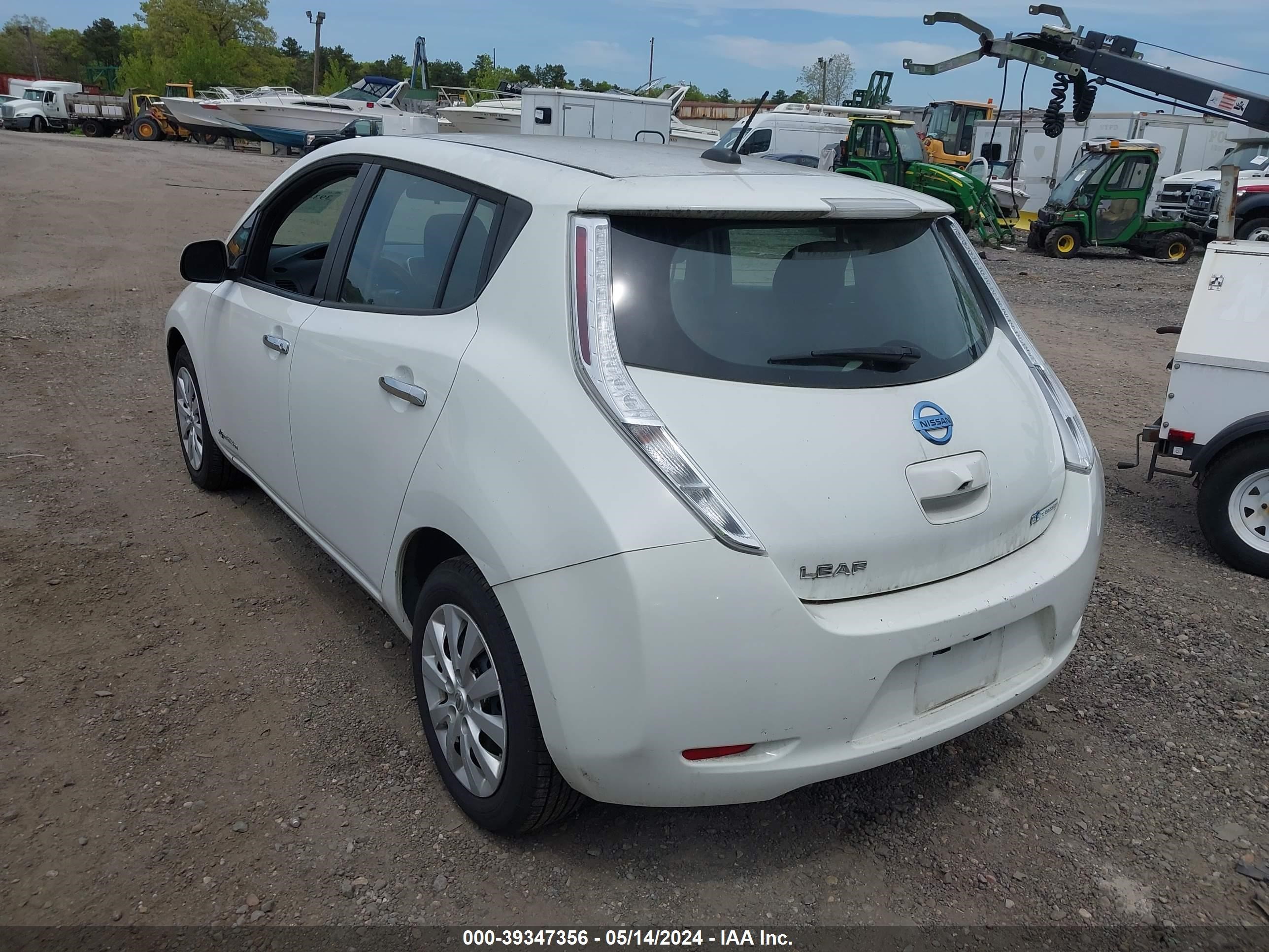 Photo 2 VIN: 1N4AZ0CP5FC325940 - NISSAN LEAF 