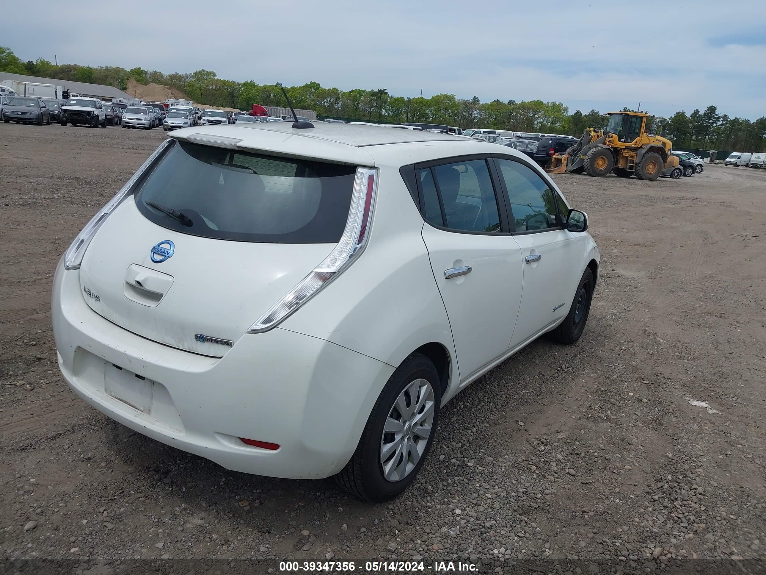 Photo 3 VIN: 1N4AZ0CP5FC325940 - NISSAN LEAF 