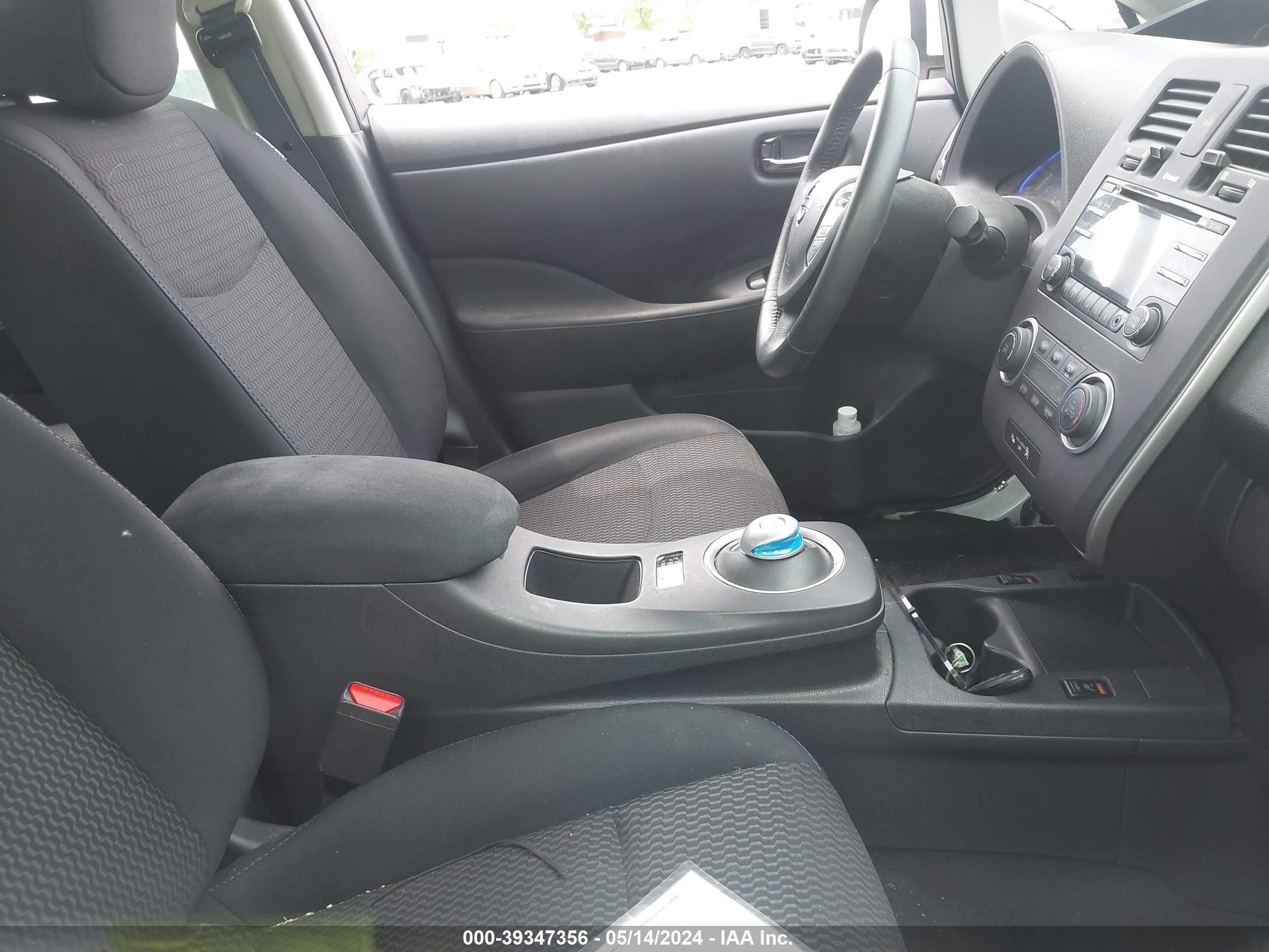 Photo 4 VIN: 1N4AZ0CP5FC325940 - NISSAN LEAF 