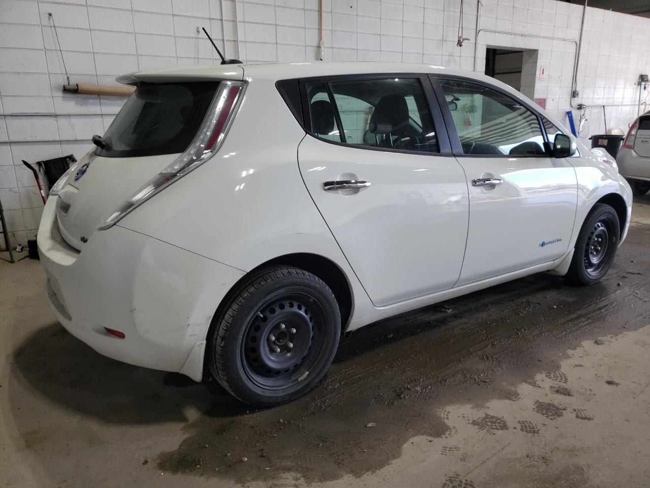 Photo 2 VIN: 1N4AZ0CP8GC300046 - NISSAN LEAF 