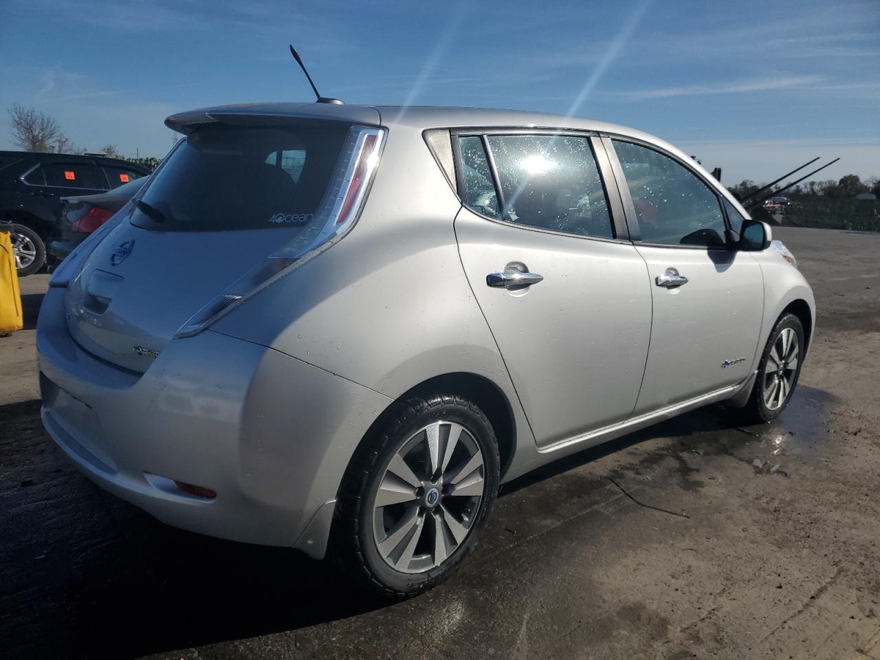 Photo 2 VIN: 1N4AZ0CP9DC403830 - NISSAN LEAF 