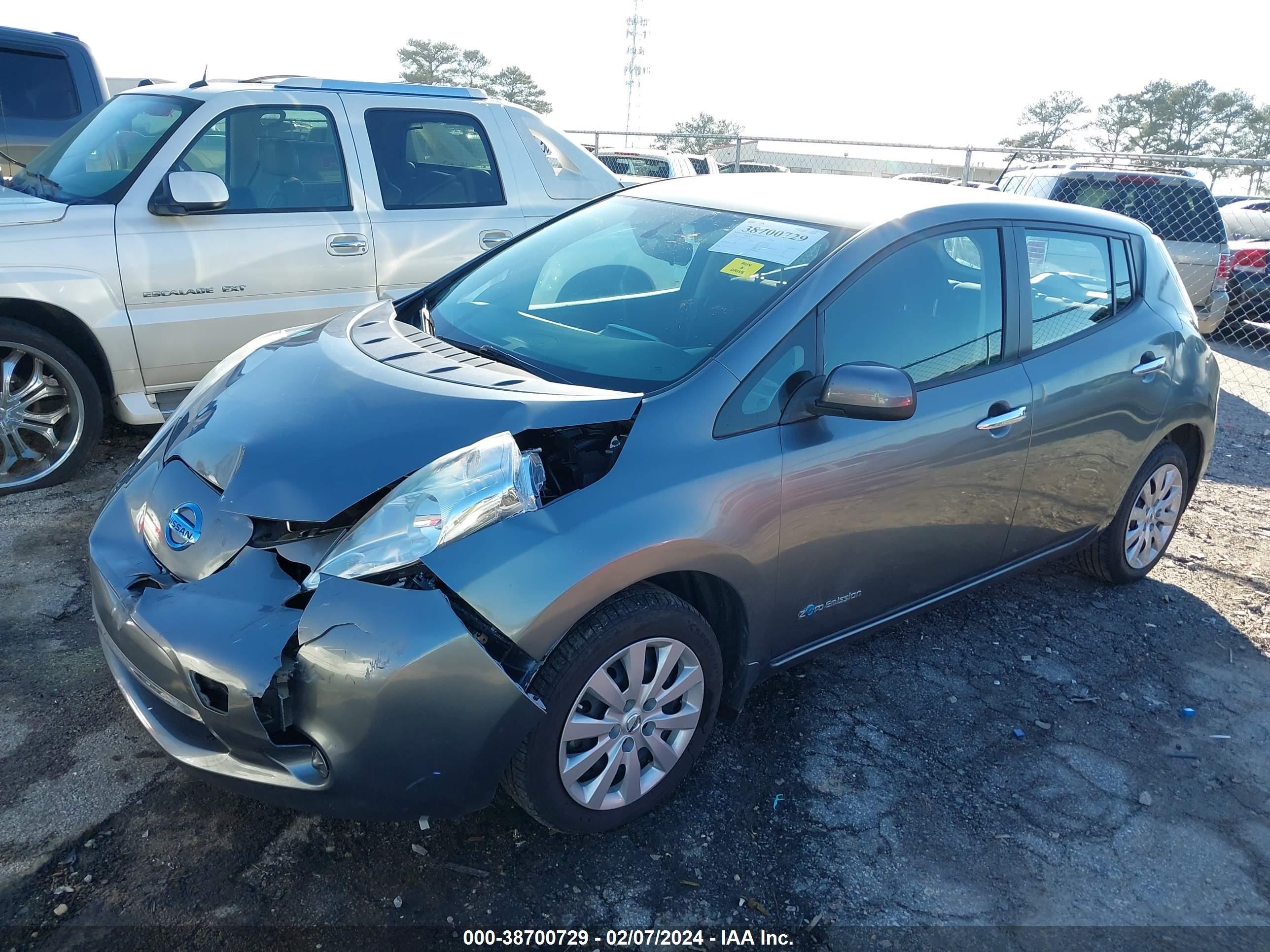 Photo 1 VIN: 1N4AZ0CPXFC304131 - NISSAN LEAF 