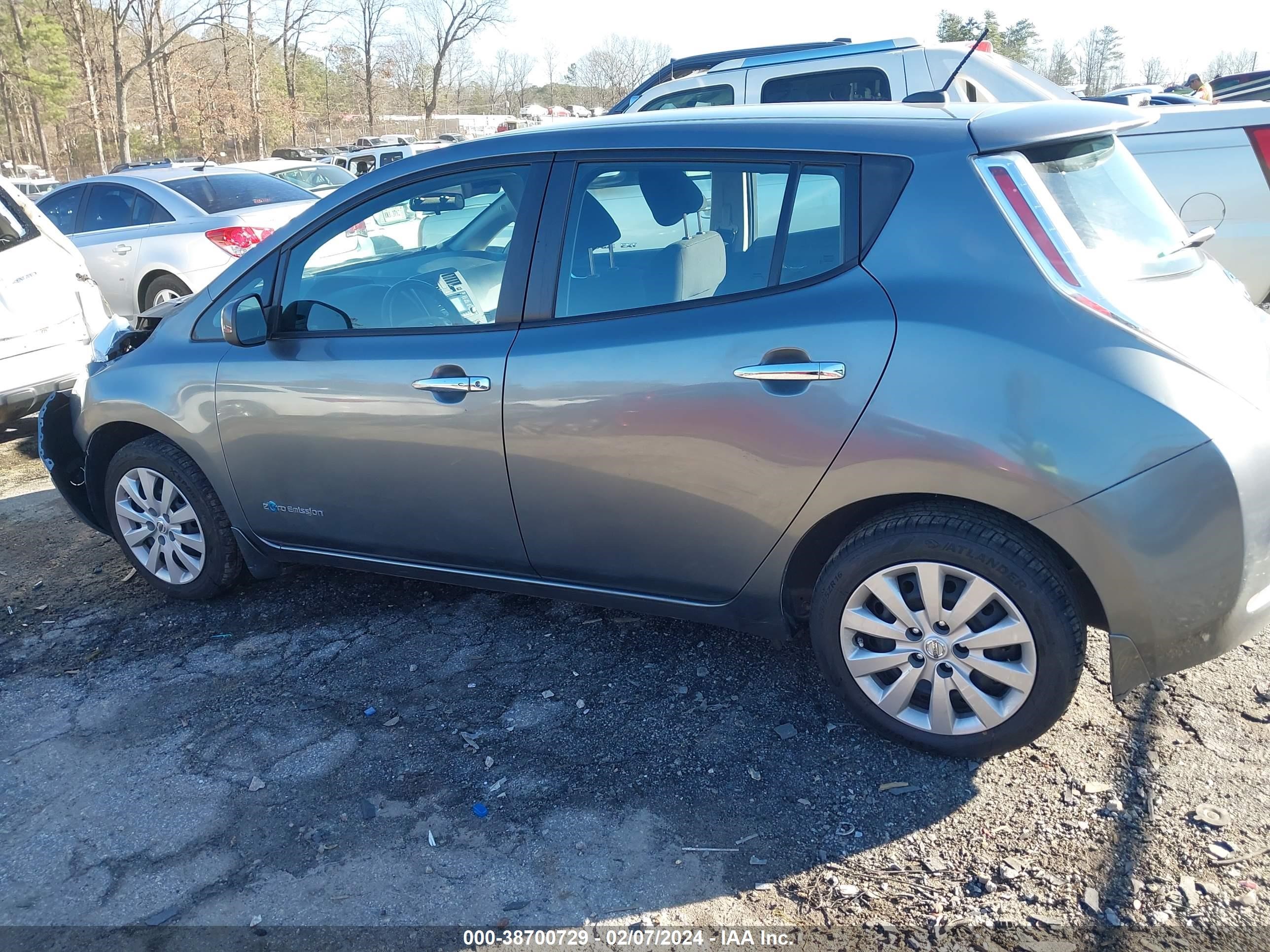 Photo 13 VIN: 1N4AZ0CPXFC304131 - NISSAN LEAF 