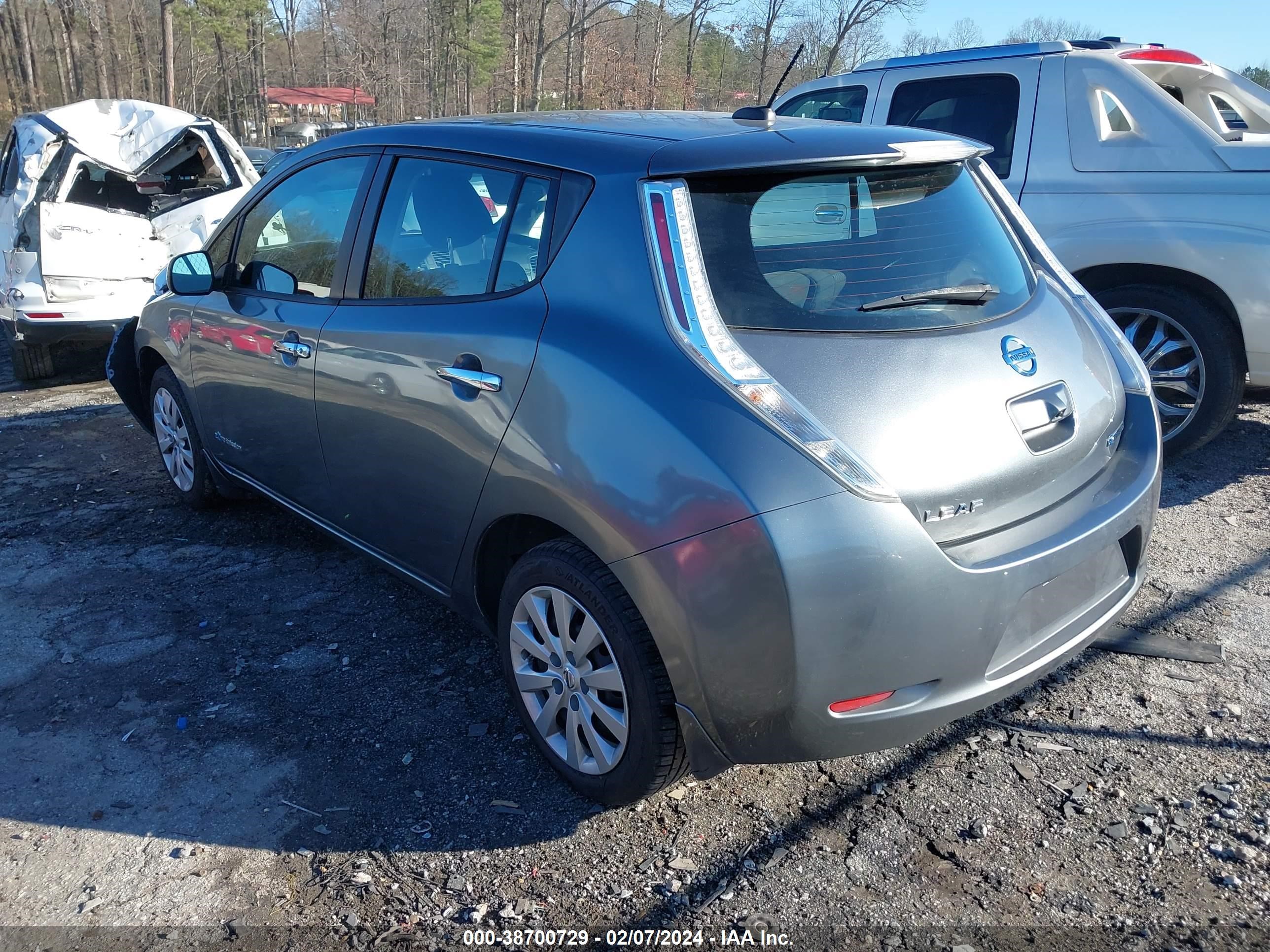 Photo 2 VIN: 1N4AZ0CPXFC304131 - NISSAN LEAF 