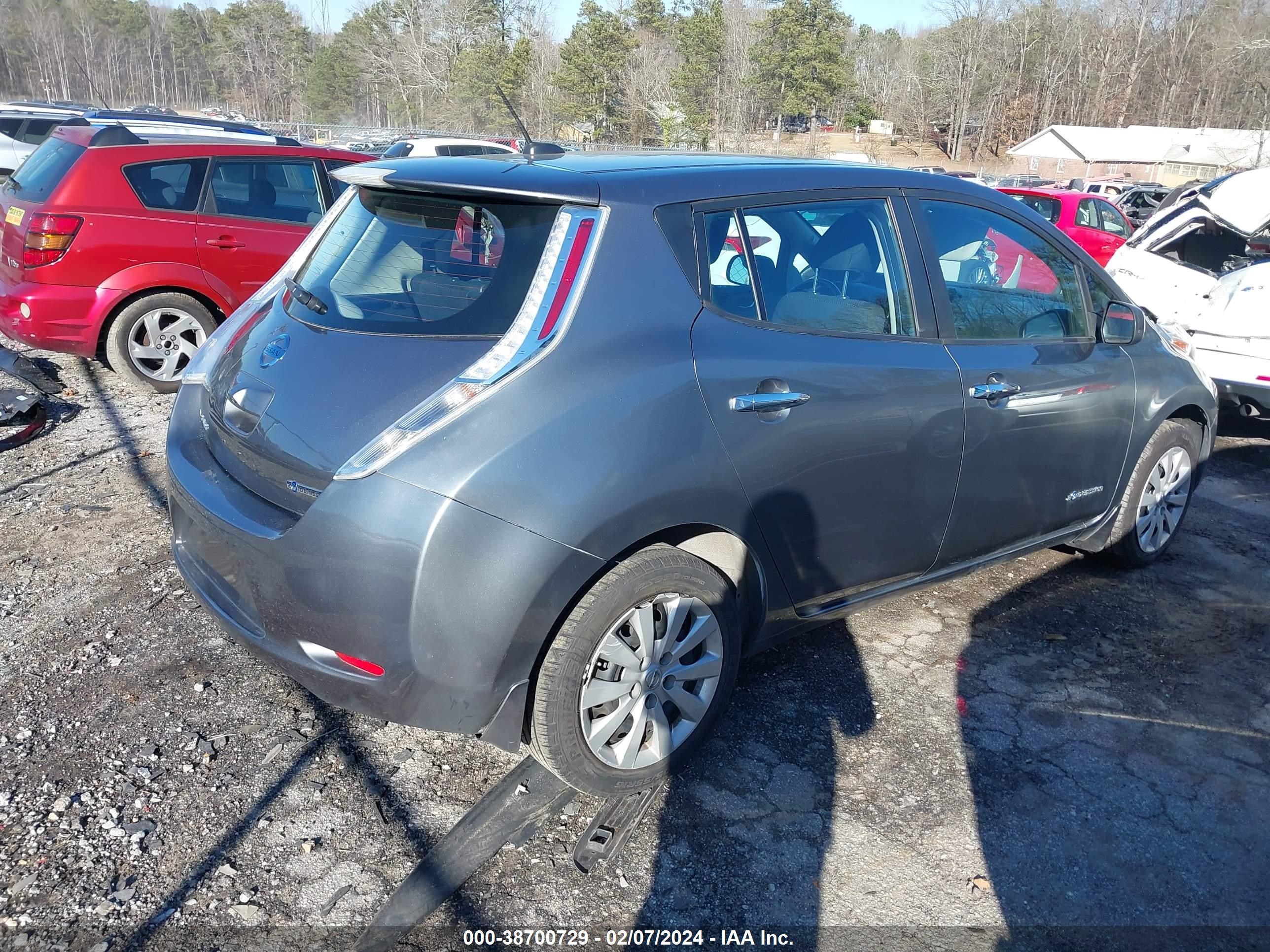 Photo 3 VIN: 1N4AZ0CPXFC304131 - NISSAN LEAF 