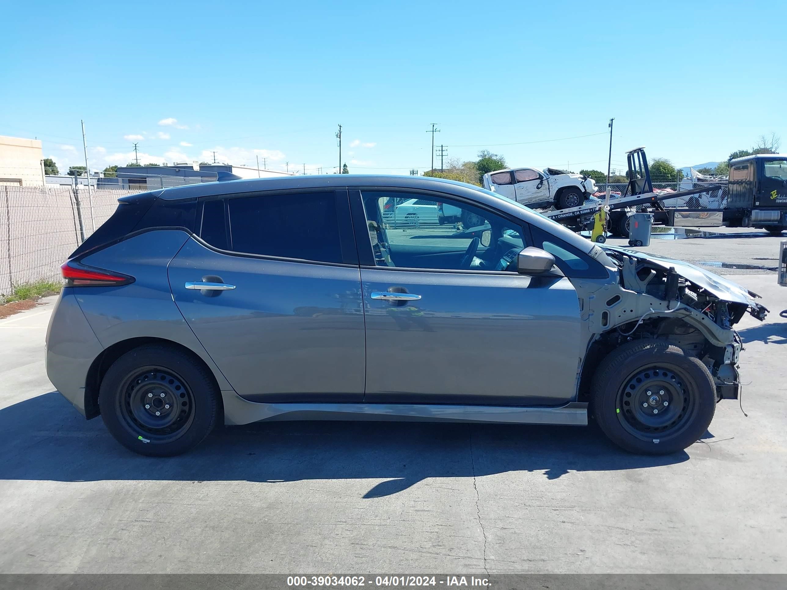 Photo 12 VIN: 1N4AZ1BV1PC562836 - NISSAN LEAF 