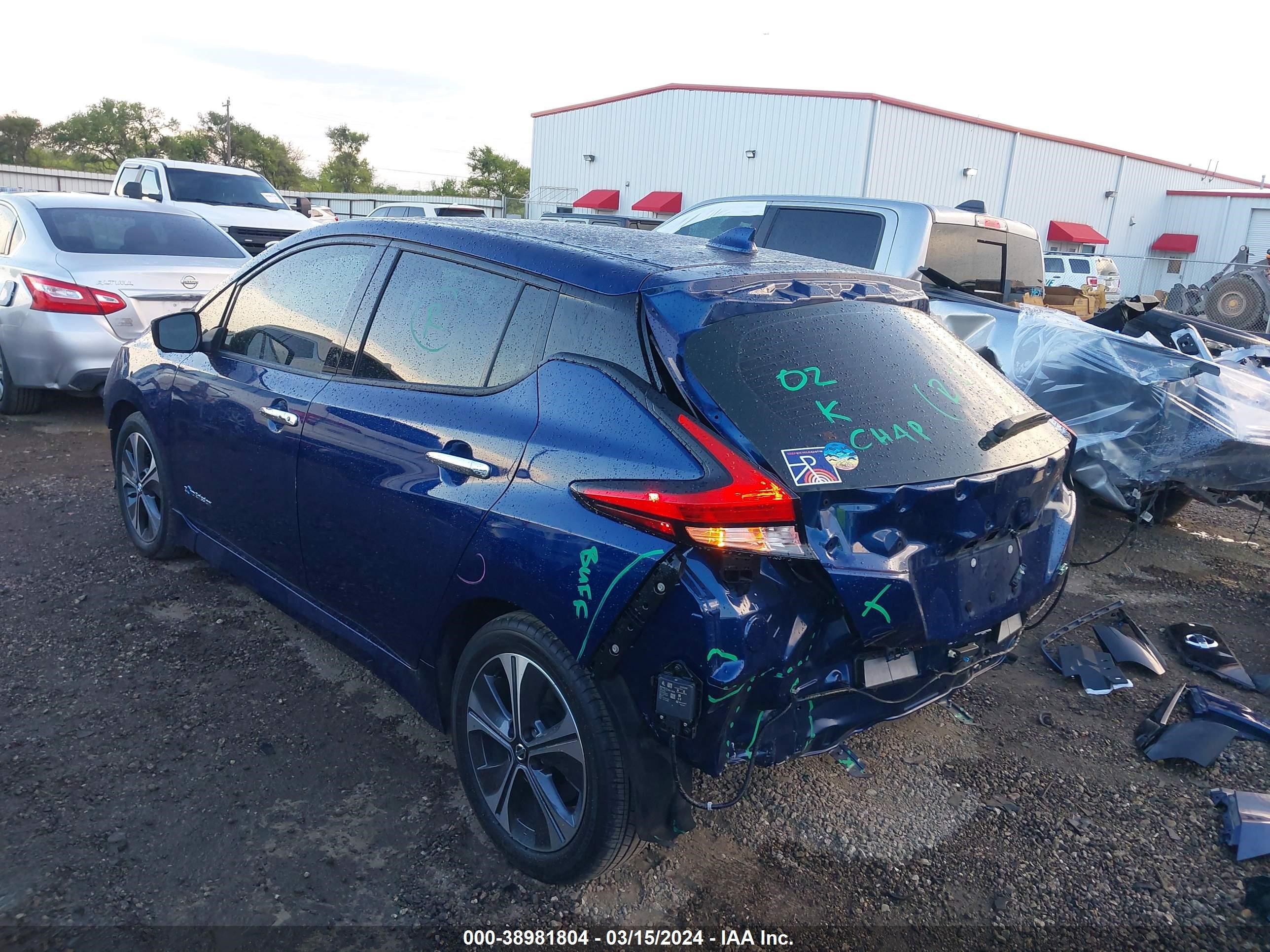 Photo 2 VIN: 1N4AZ1CP2JC311962 - NISSAN LEAF 