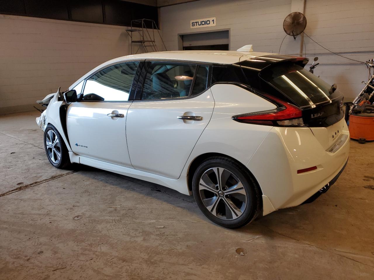 Photo 1 VIN: 1N4AZ1CP3KC300258 - NISSAN LEAF 