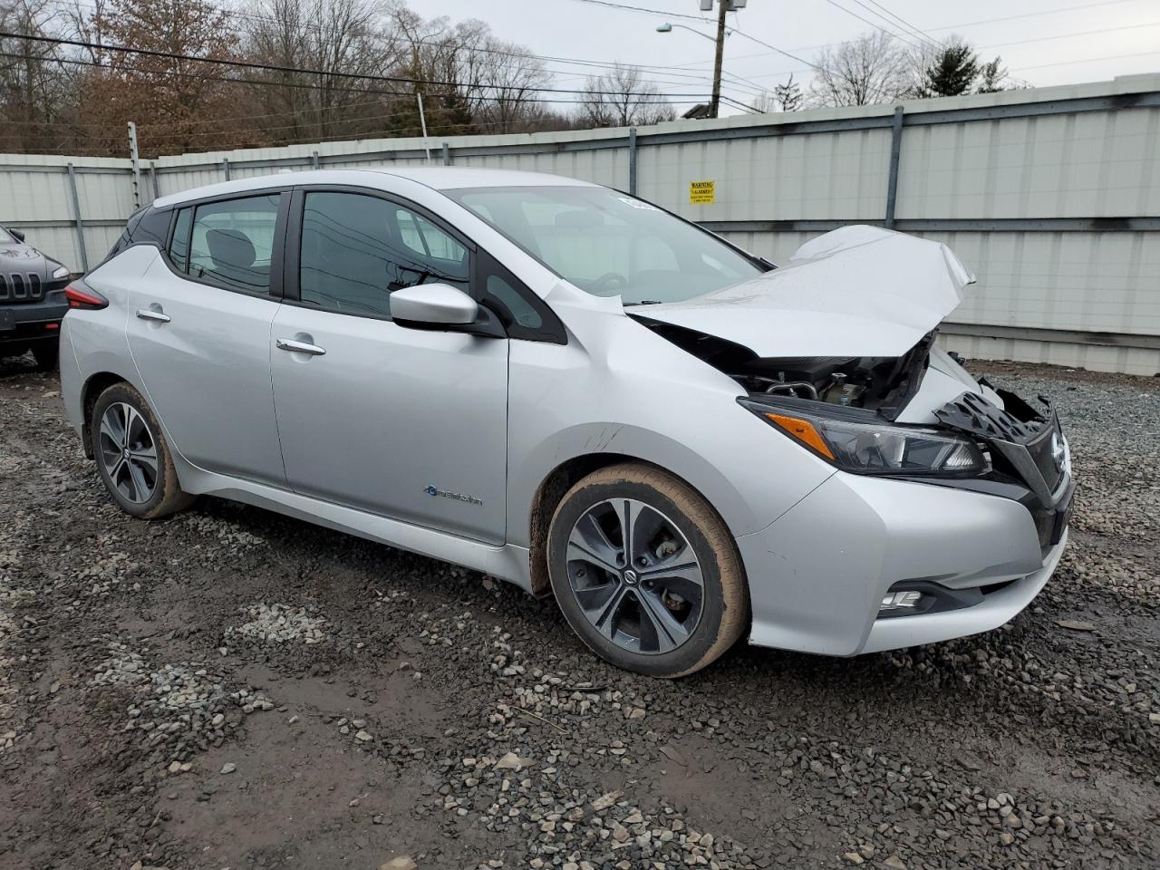 Photo 3 VIN: 1N4AZ1CP6JC304089 - NISSAN LEAF 