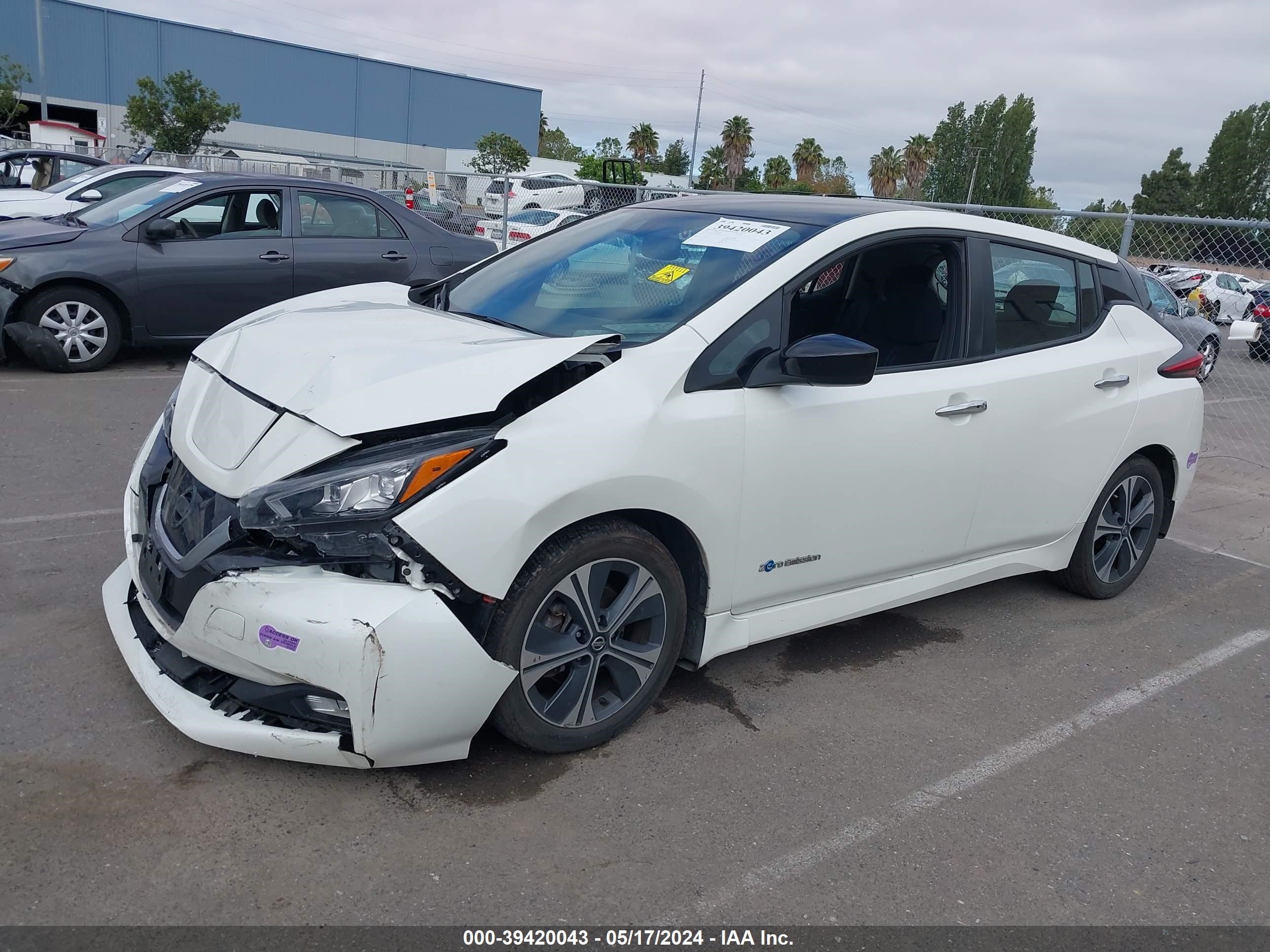 Photo 1 VIN: 1N4AZ1CP7KC304992 - NISSAN LEAF 