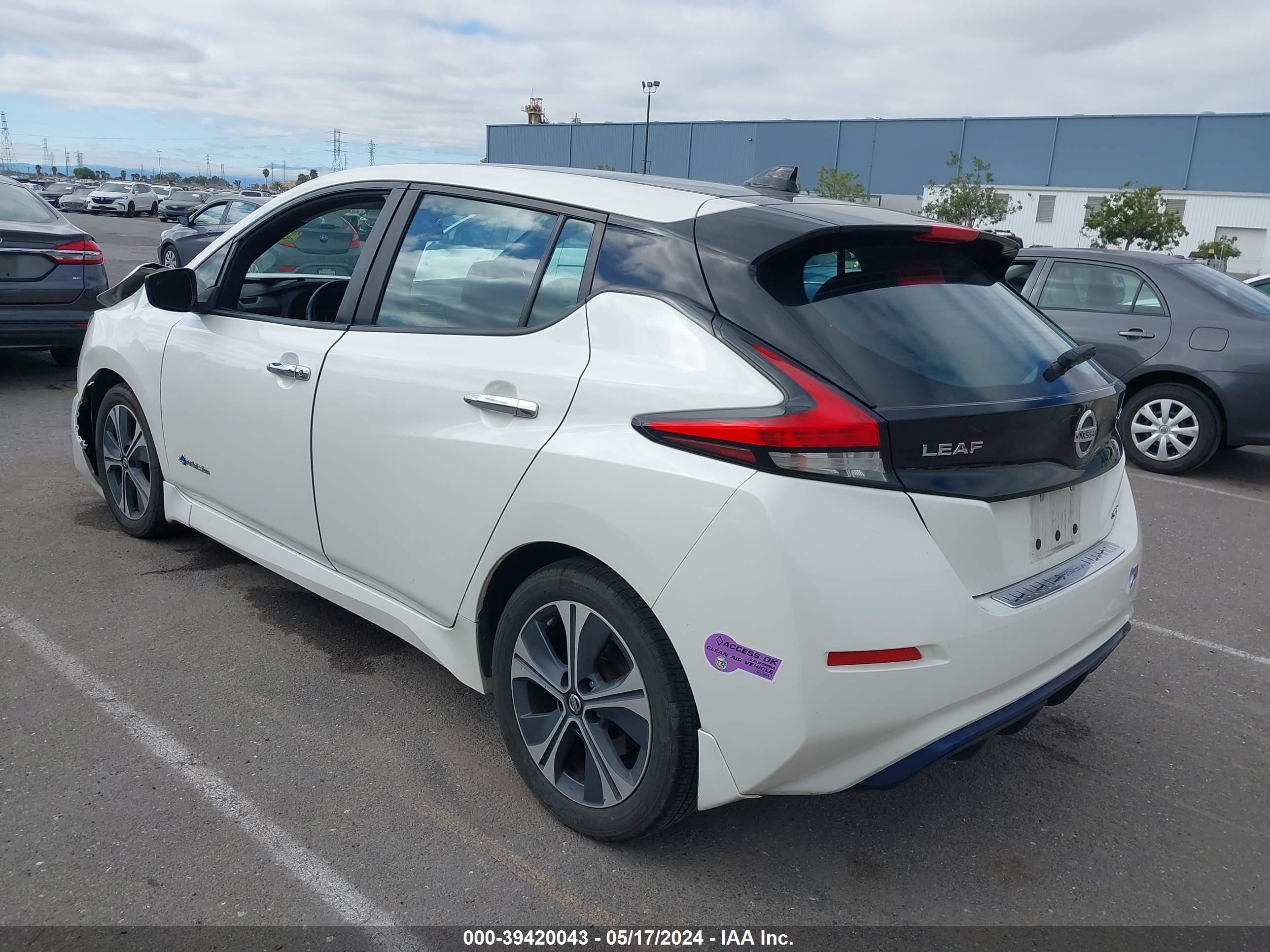 Photo 2 VIN: 1N4AZ1CP7KC304992 - NISSAN LEAF 