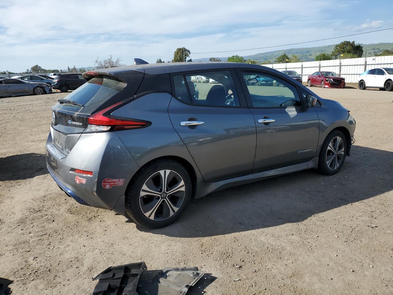 Photo 2 VIN: 1N4AZ1CP8JC303056 - NISSAN LEAF 