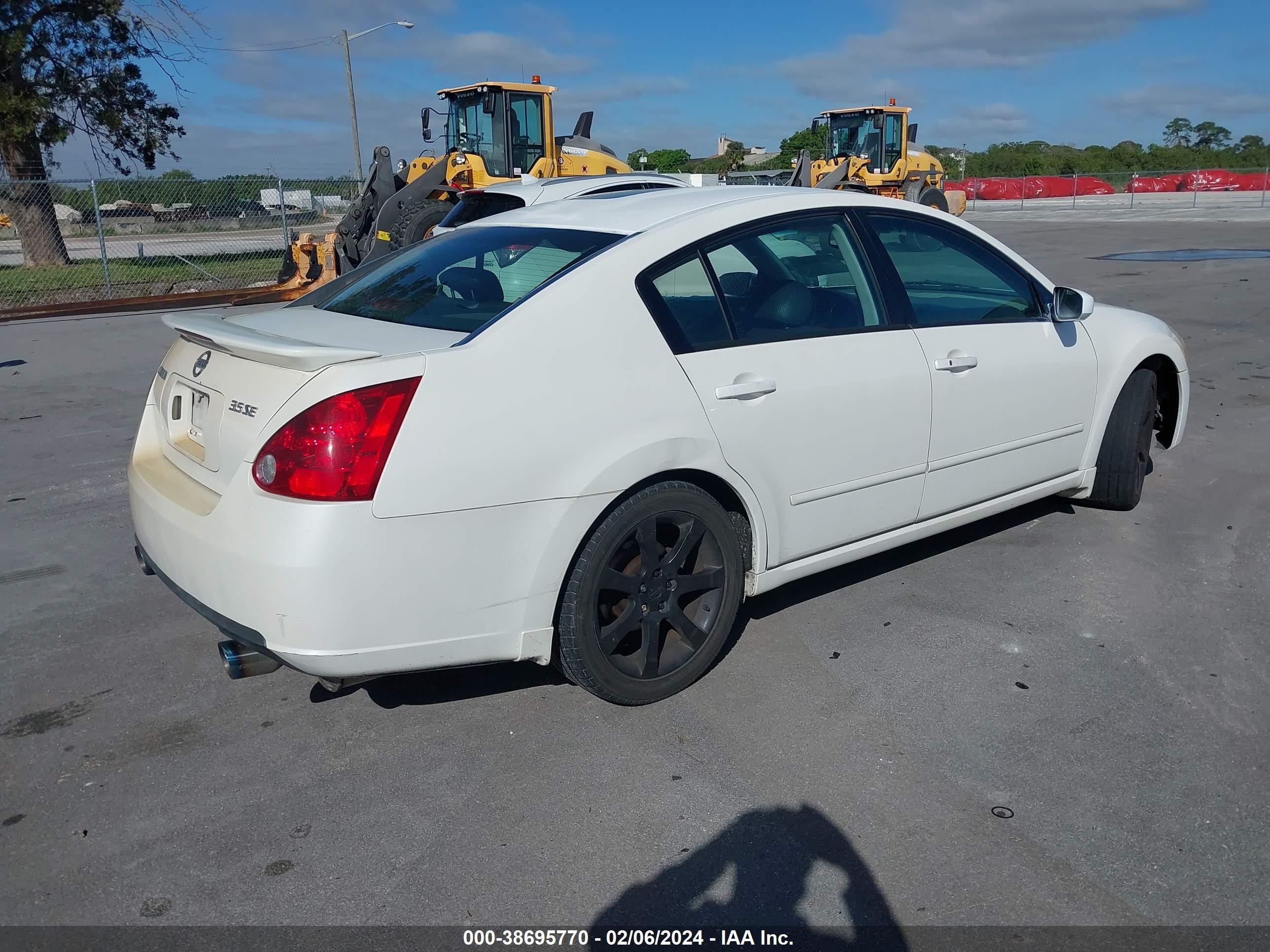 Photo 3 VIN: 1N4BA41E27C803334 - NISSAN MAXIMA 