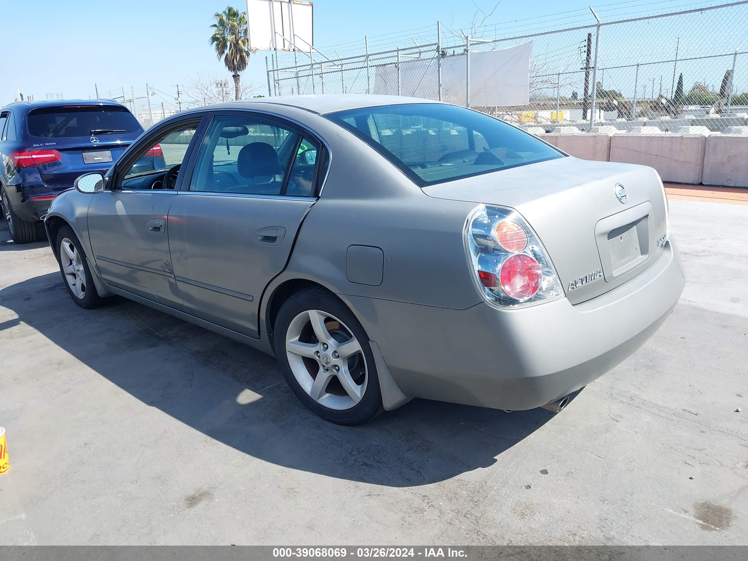 Photo 2 VIN: 1N4BL11D05C214831 - NISSAN ALTIMA 