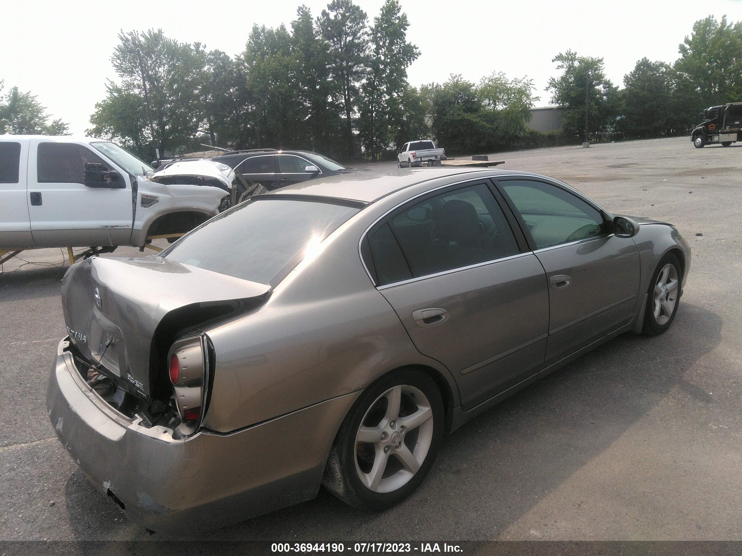 Photo 3 VIN: 1N4BL11D55C301690 - NISSAN ALTIMA 