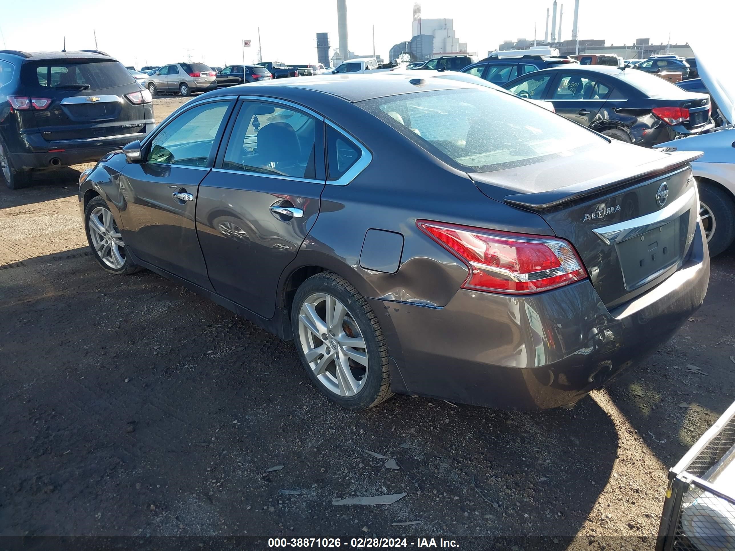 Photo 2 VIN: 1N4BL3AP1DC243436 - NISSAN ALTIMA 