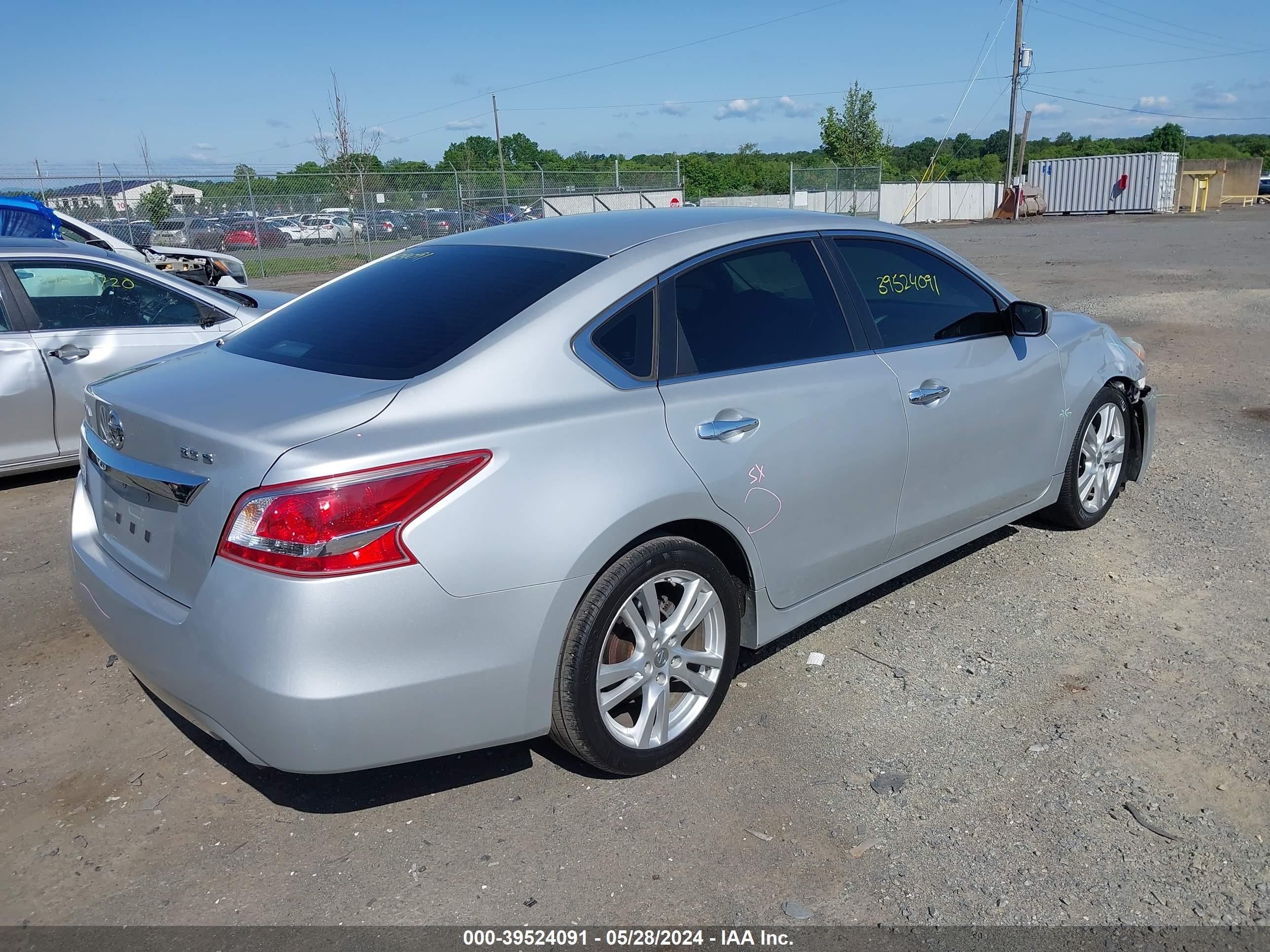 Photo 3 VIN: 1N4BL3AP5DC226753 - NISSAN ALTIMA 