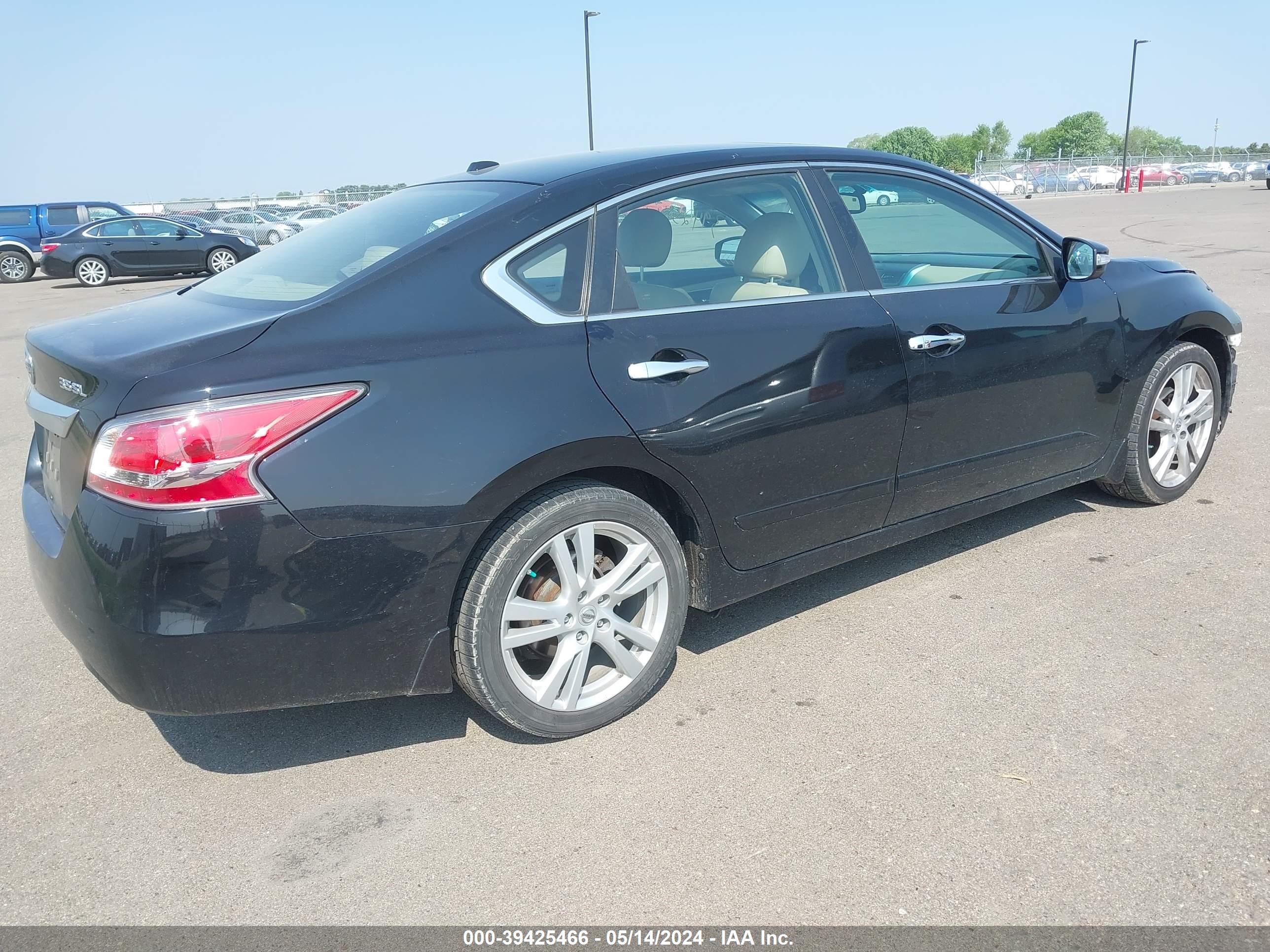 Photo 3 VIN: 1N4BL3AP5EC103875 - NISSAN ALTIMA 