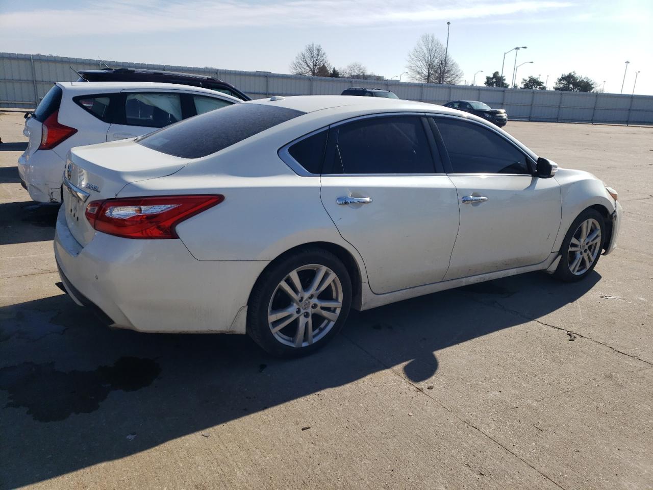 Photo 2 VIN: 1N4BL3AP6HC263641 - NISSAN ALTIMA 