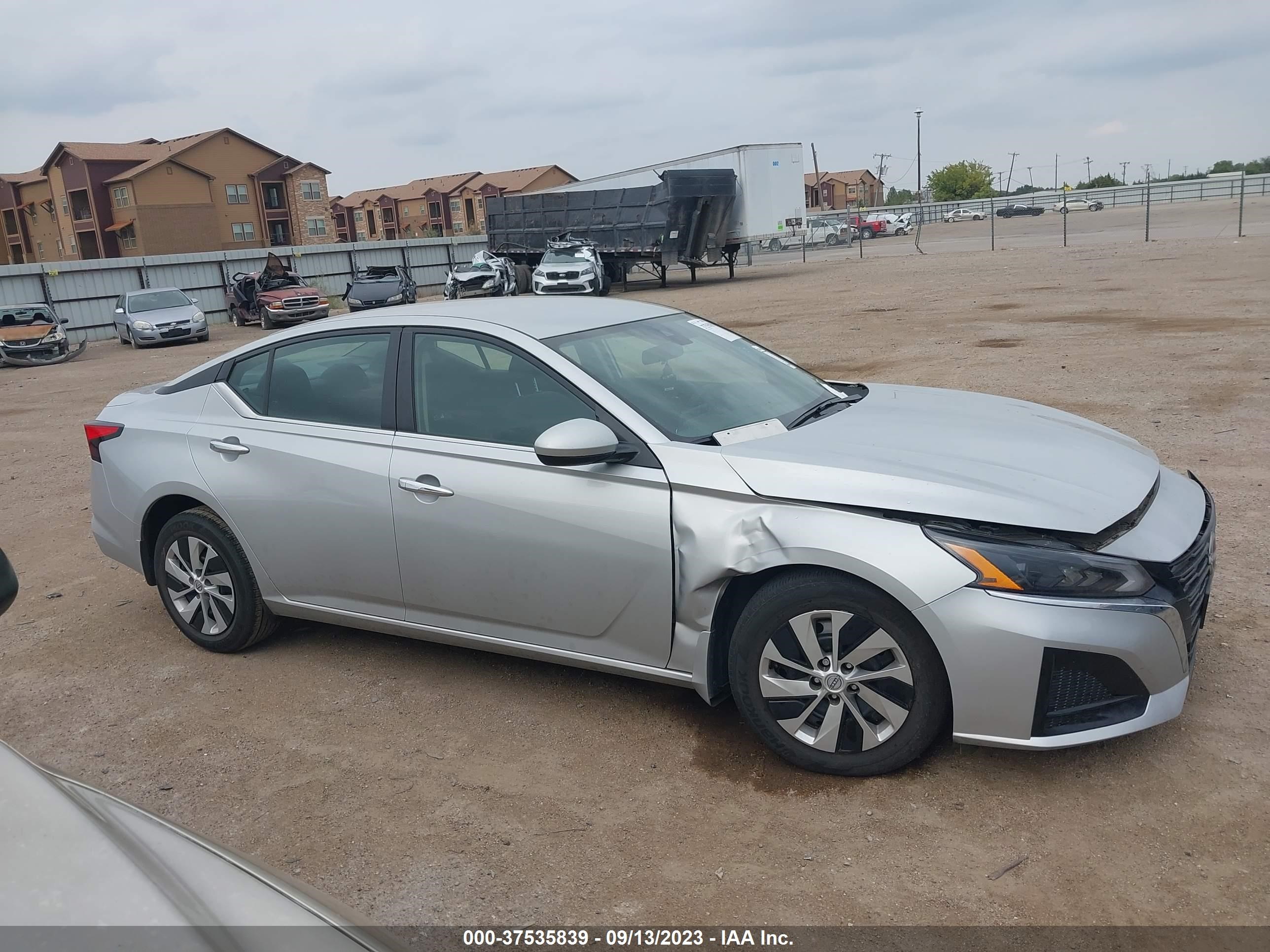 Photo 11 VIN: 1N4BL4BV9PN330349 - NISSAN ALTIMA 