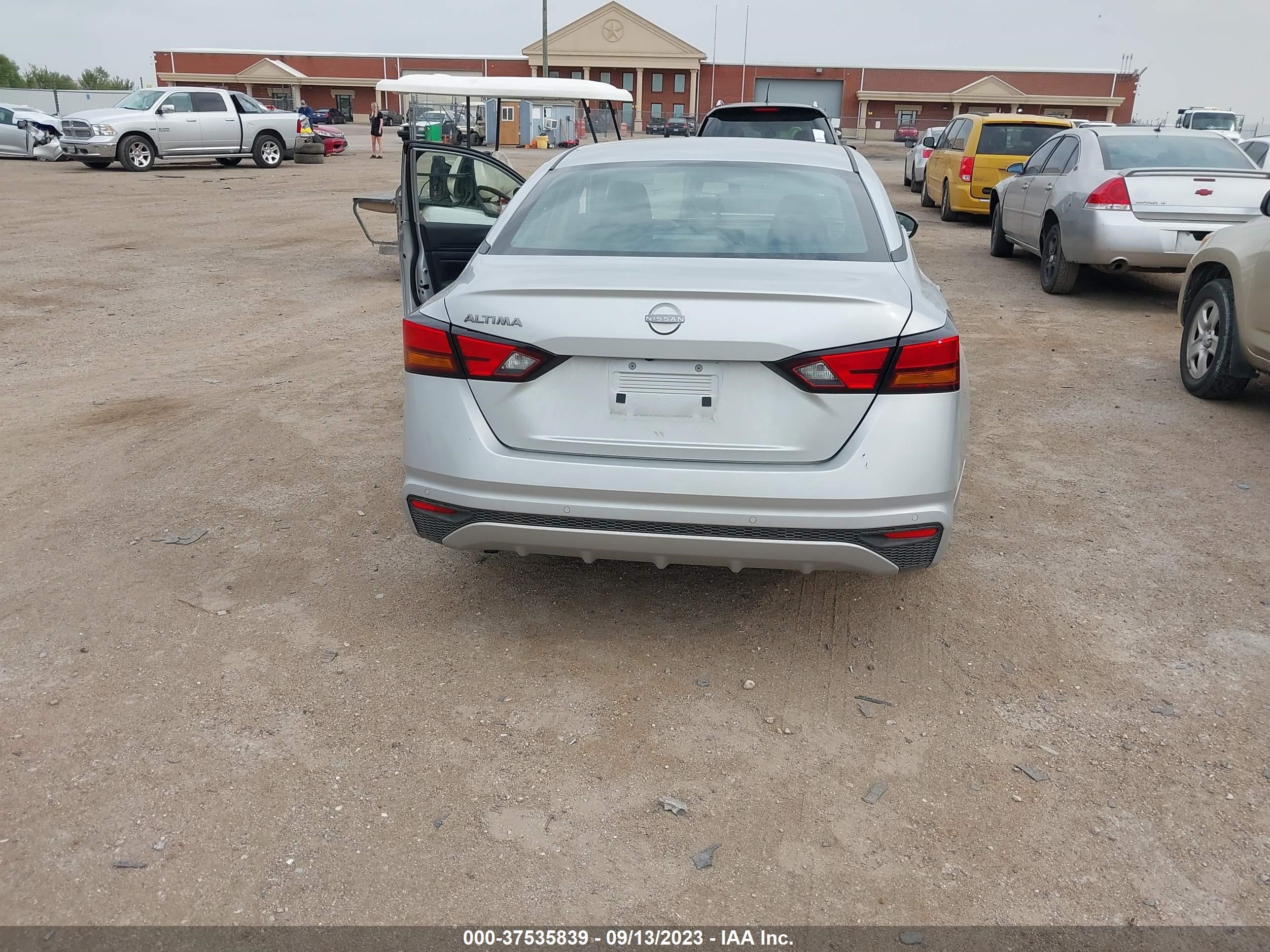 Photo 14 VIN: 1N4BL4BV9PN330349 - NISSAN ALTIMA 