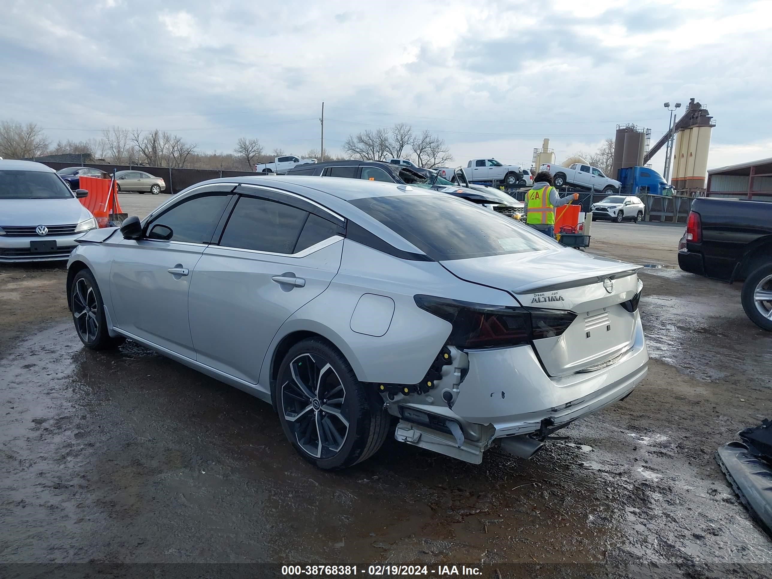 Photo 2 VIN: 1N4BL4CV0PN345076 - NISSAN ALTIMA 