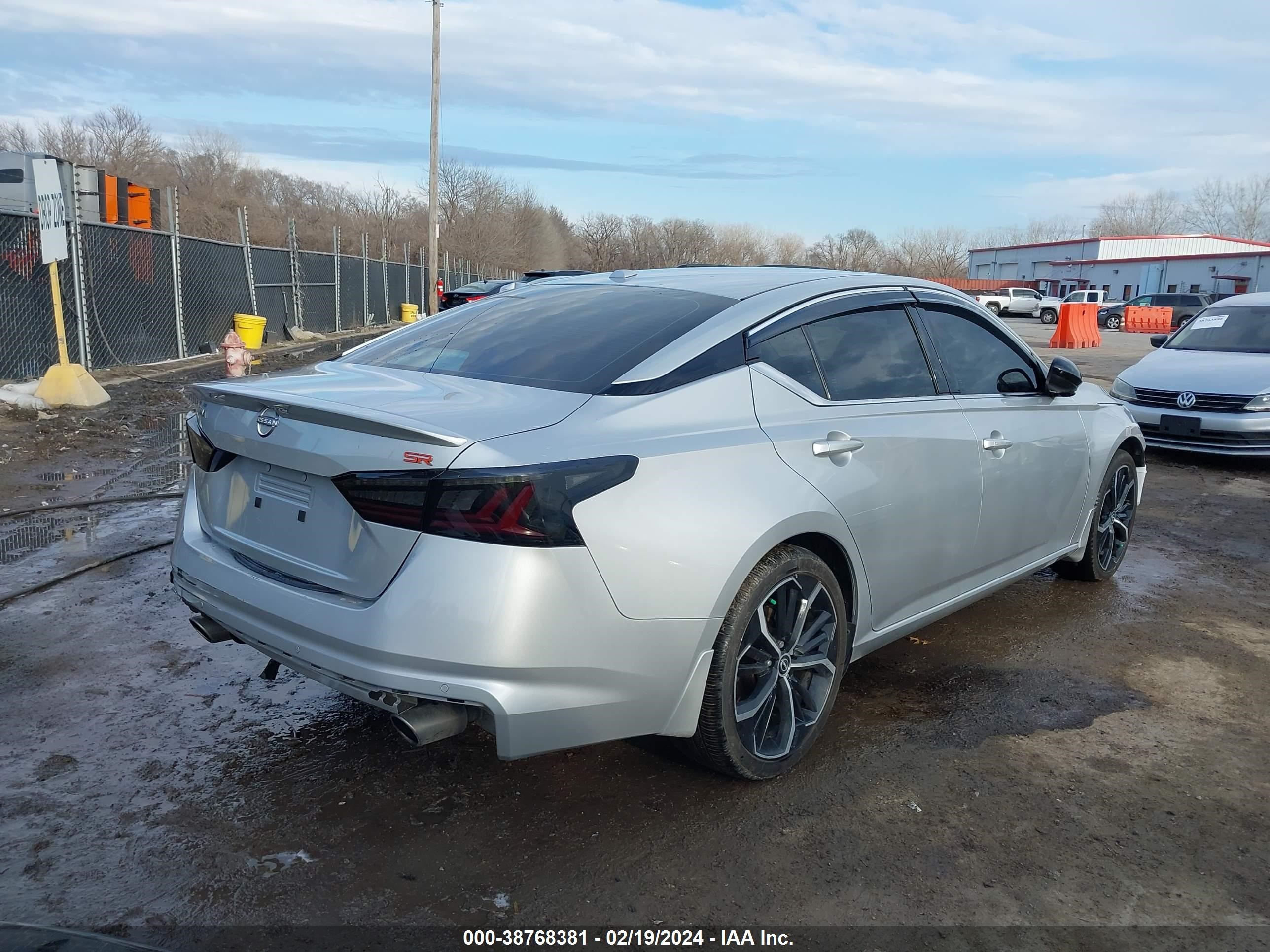 Photo 3 VIN: 1N4BL4CV0PN345076 - NISSAN ALTIMA 