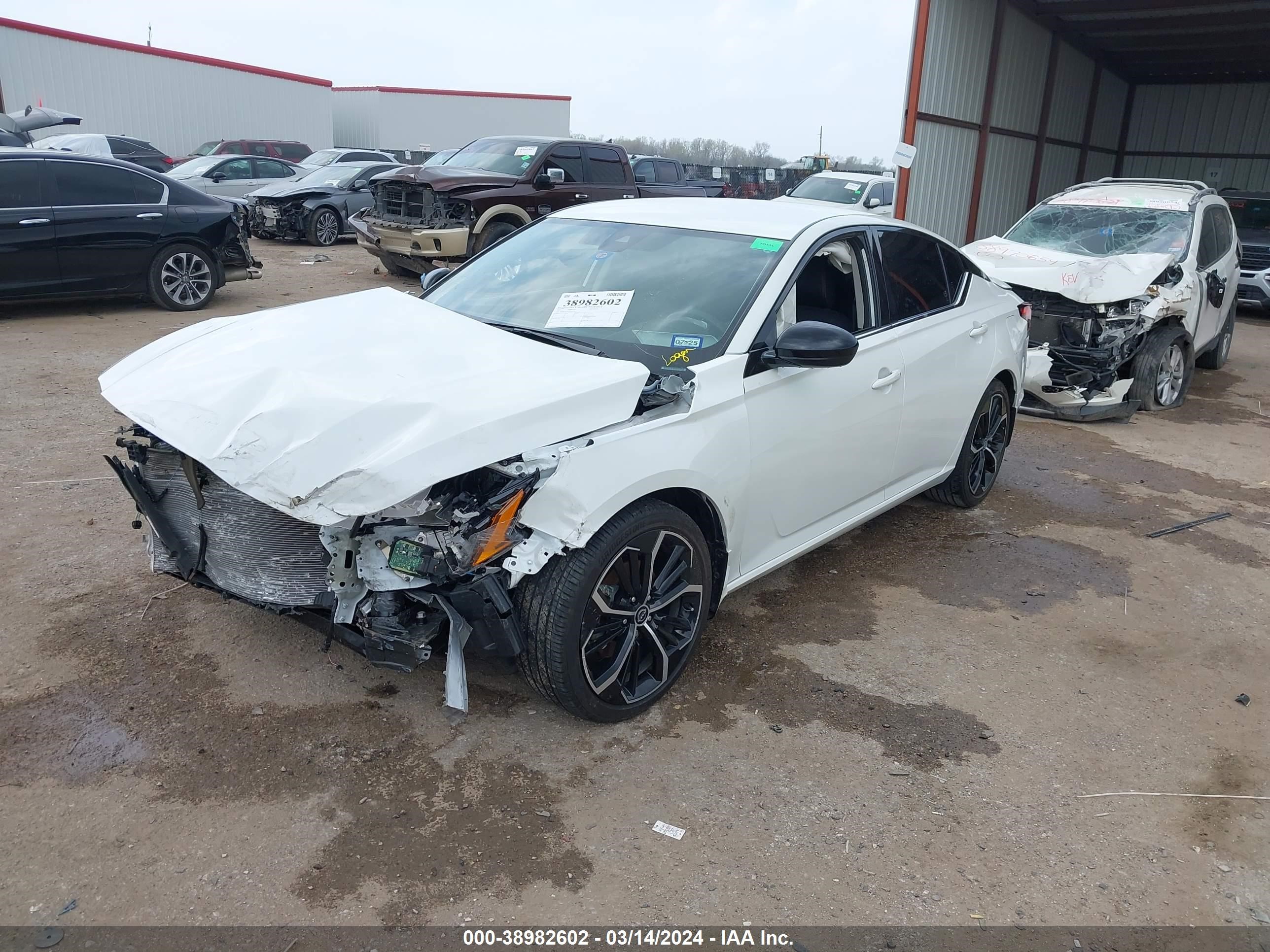 Photo 1 VIN: 1N4BL4CV2PN407366 - NISSAN ALTIMA 