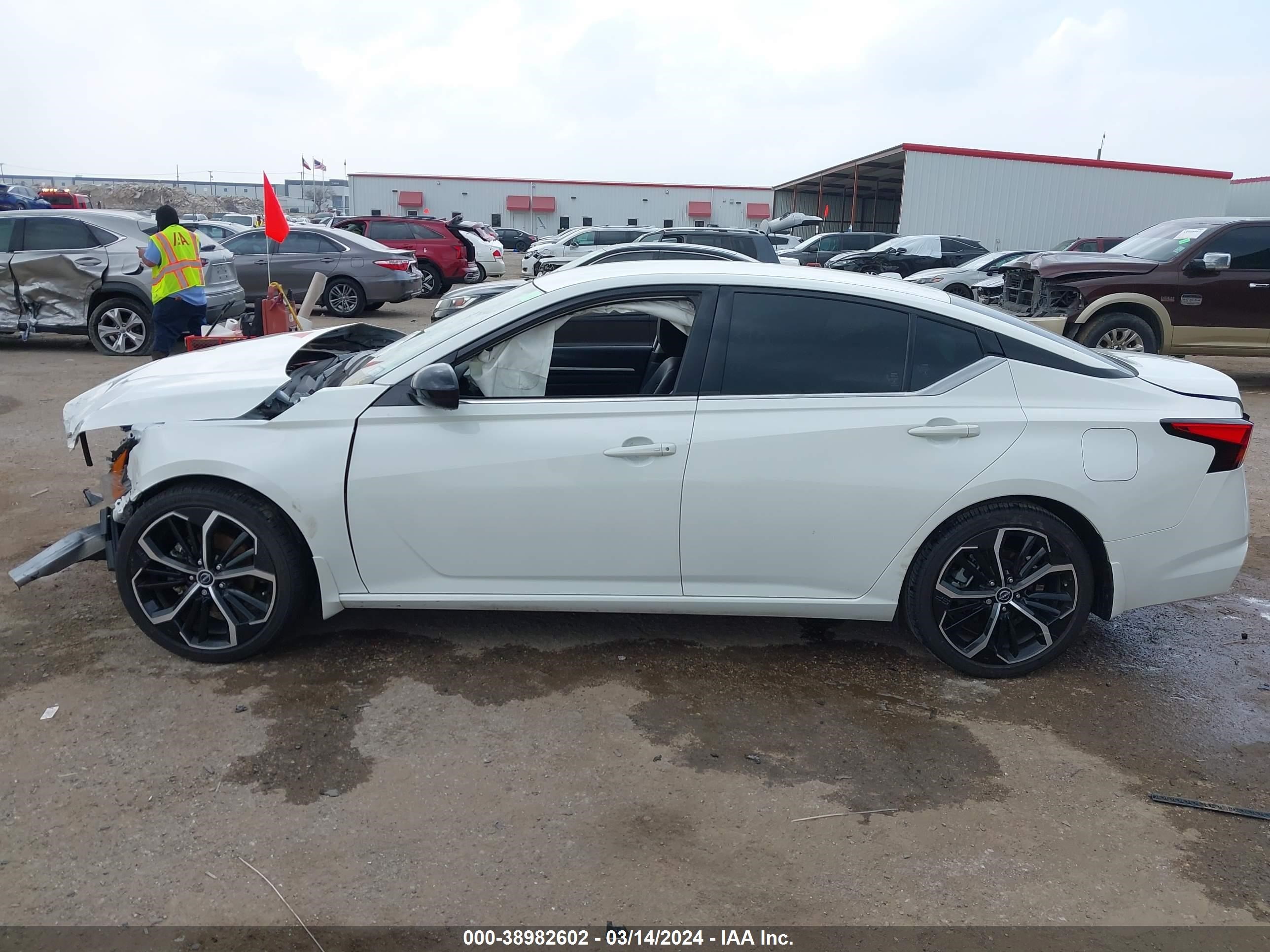 Photo 13 VIN: 1N4BL4CV2PN407366 - NISSAN ALTIMA 