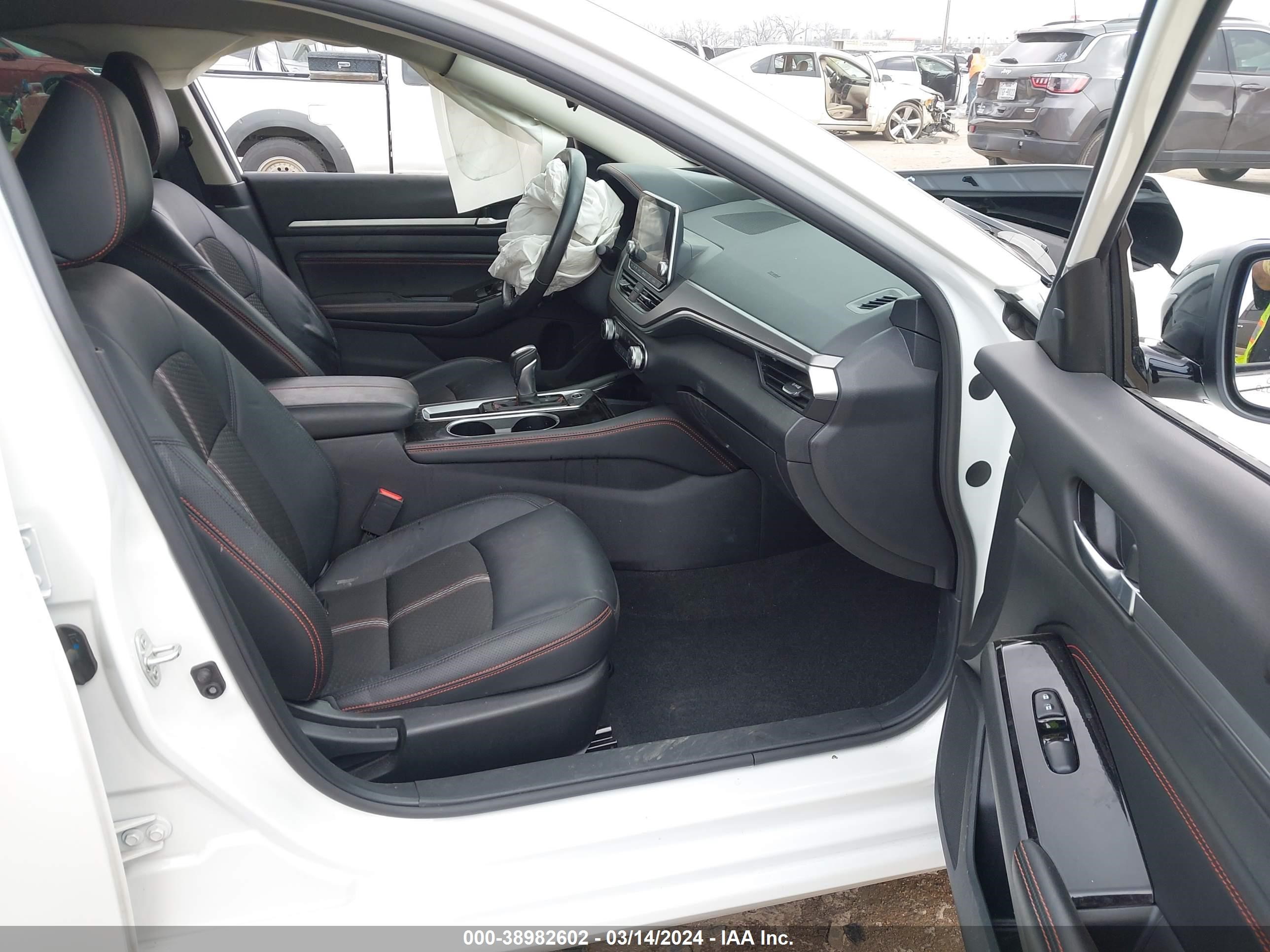 Photo 4 VIN: 1N4BL4CV2PN407366 - NISSAN ALTIMA 