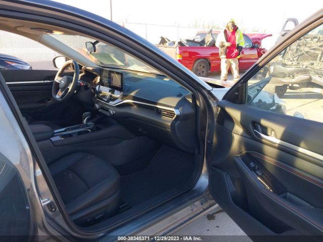 Photo 4 VIN: 1N4BL4CV6PN349925 - NISSAN ALTIMA 