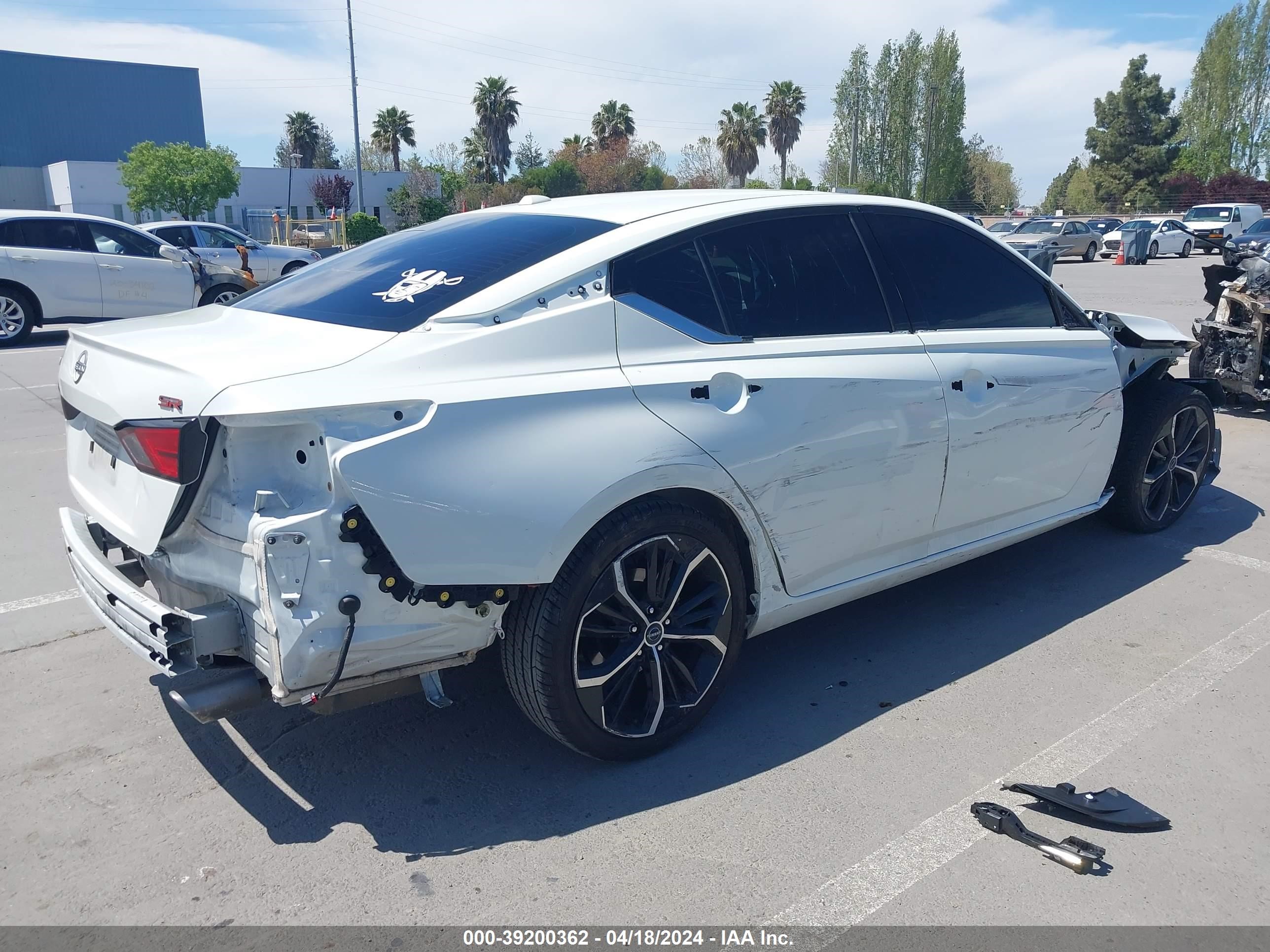 Photo 3 VIN: 1N4BL4CV8PN326842 - NISSAN ALTIMA 