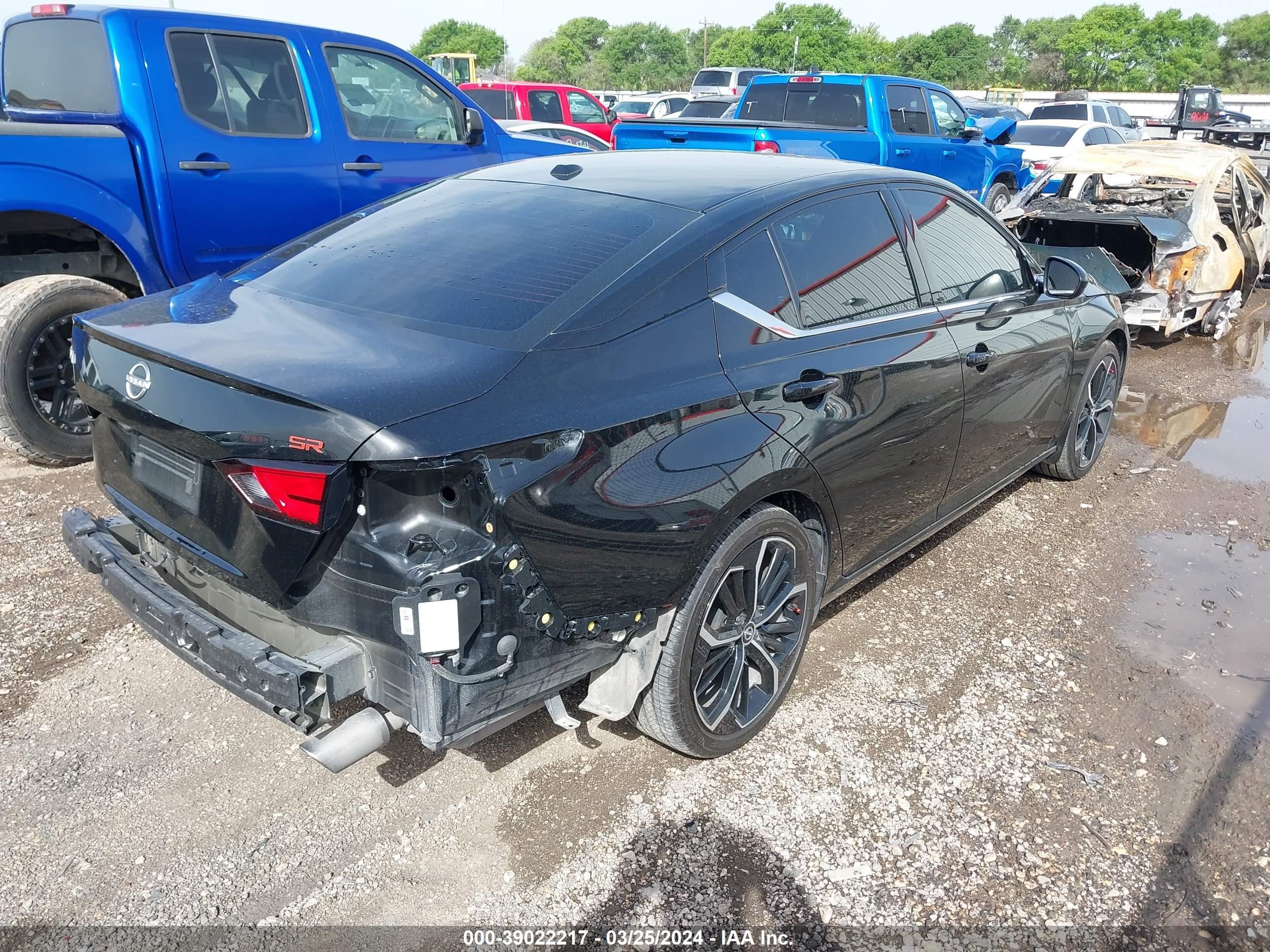 Photo 3 VIN: 1N4BL4CV8PN377841 - NISSAN ALTIMA 