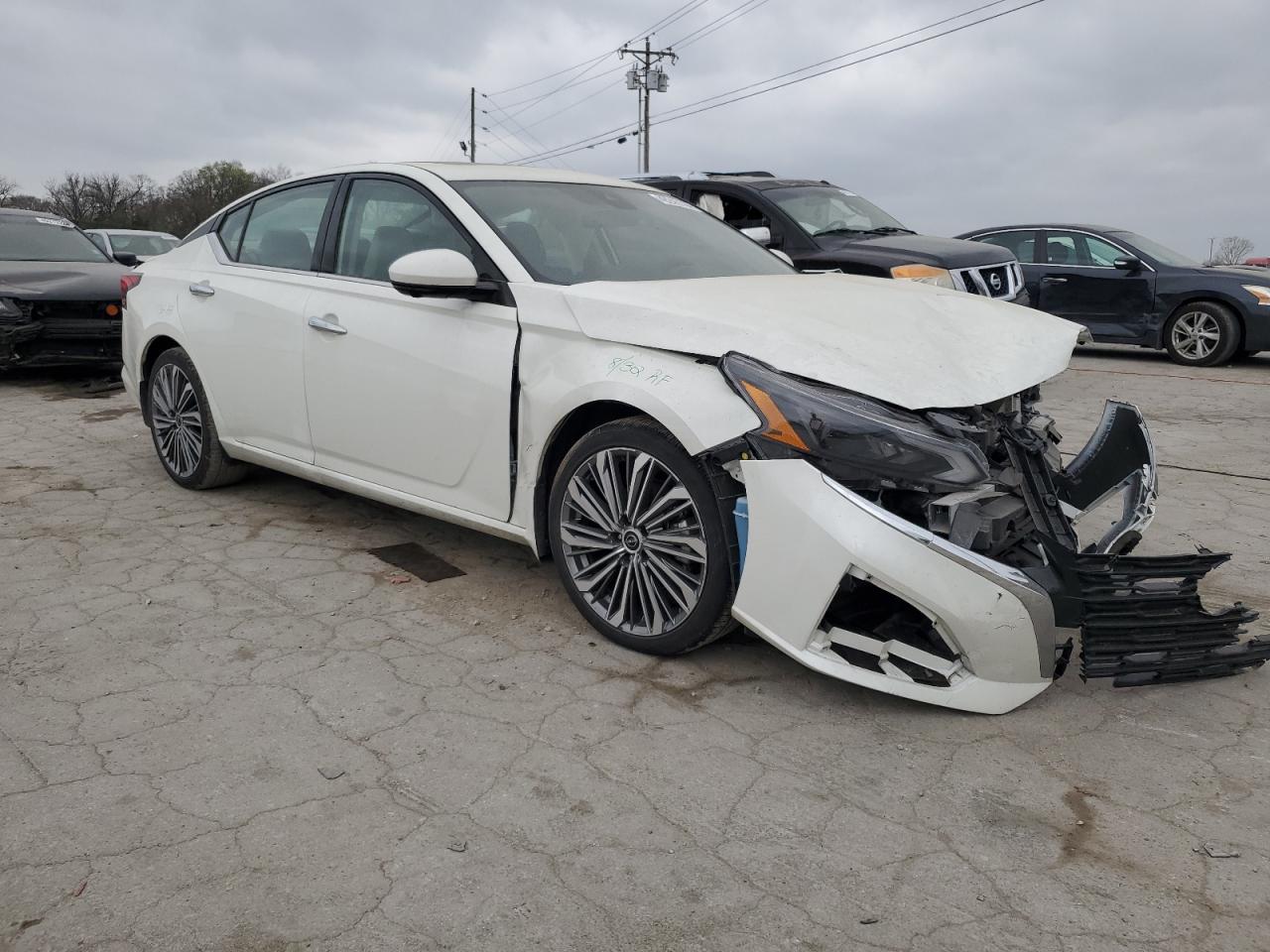 Photo 3 VIN: 1N4BL4EV6PN381058 - NISSAN ALTIMA 