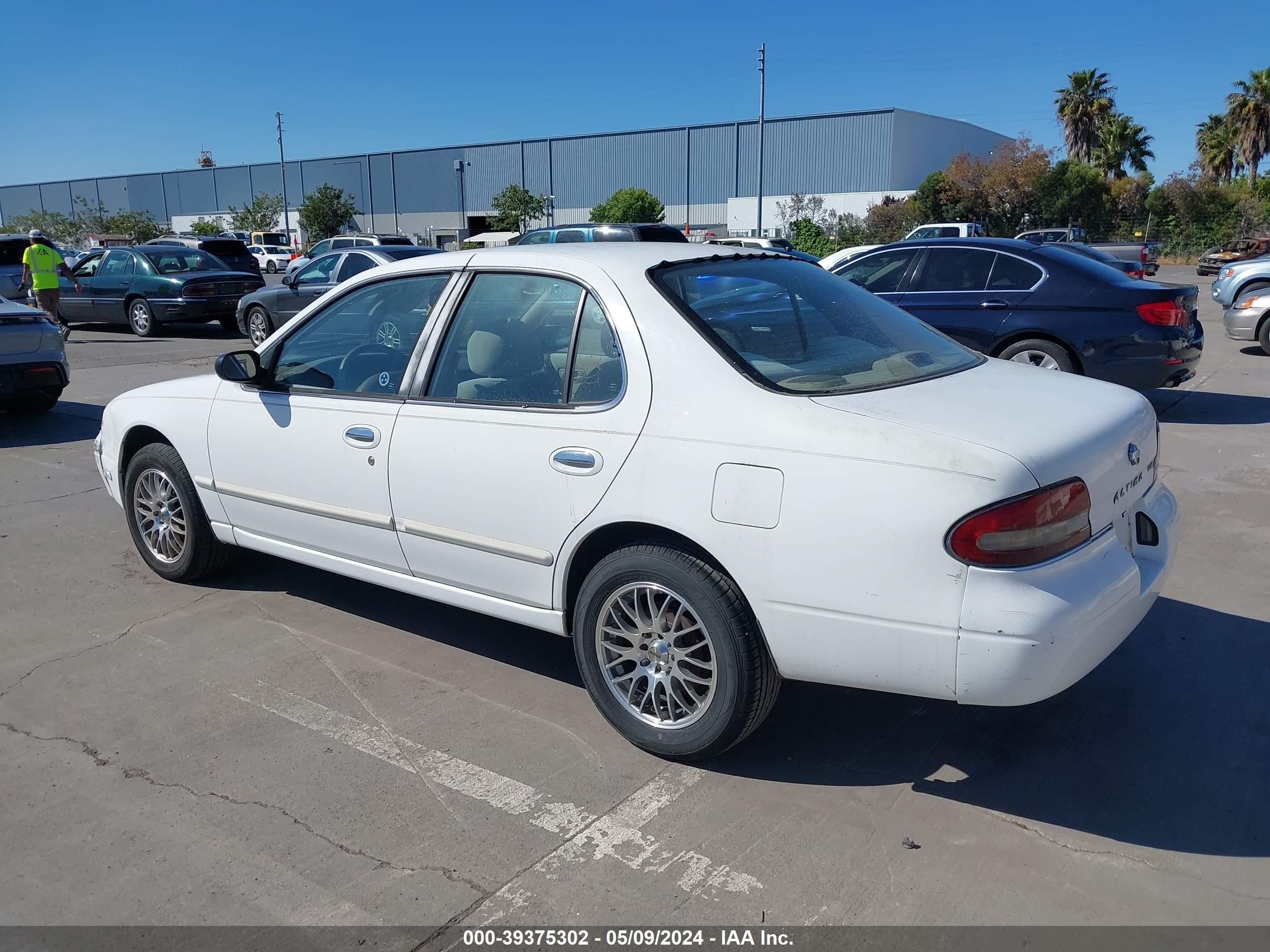 Photo 2 VIN: 1N4BU31D5TC161954 - NISSAN ALTIMA 