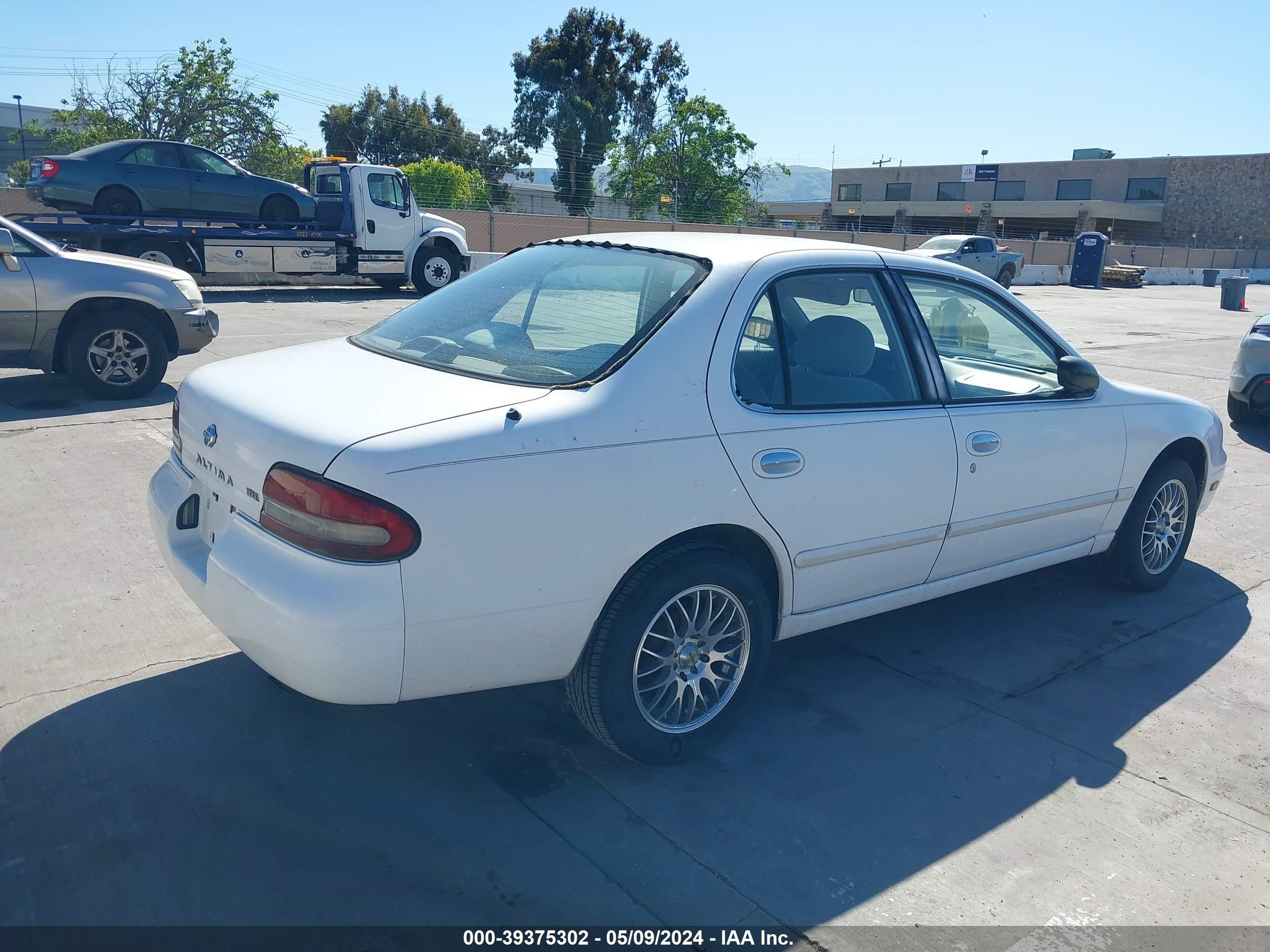 Photo 3 VIN: 1N4BU31D5TC161954 - NISSAN ALTIMA 