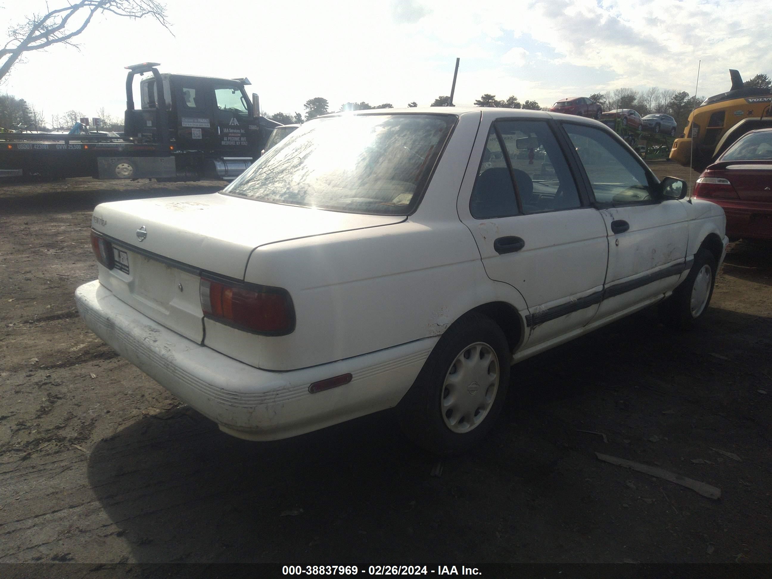 Photo 3 VIN: 1N4EB31P8RC866897 - NISSAN SENTRA 