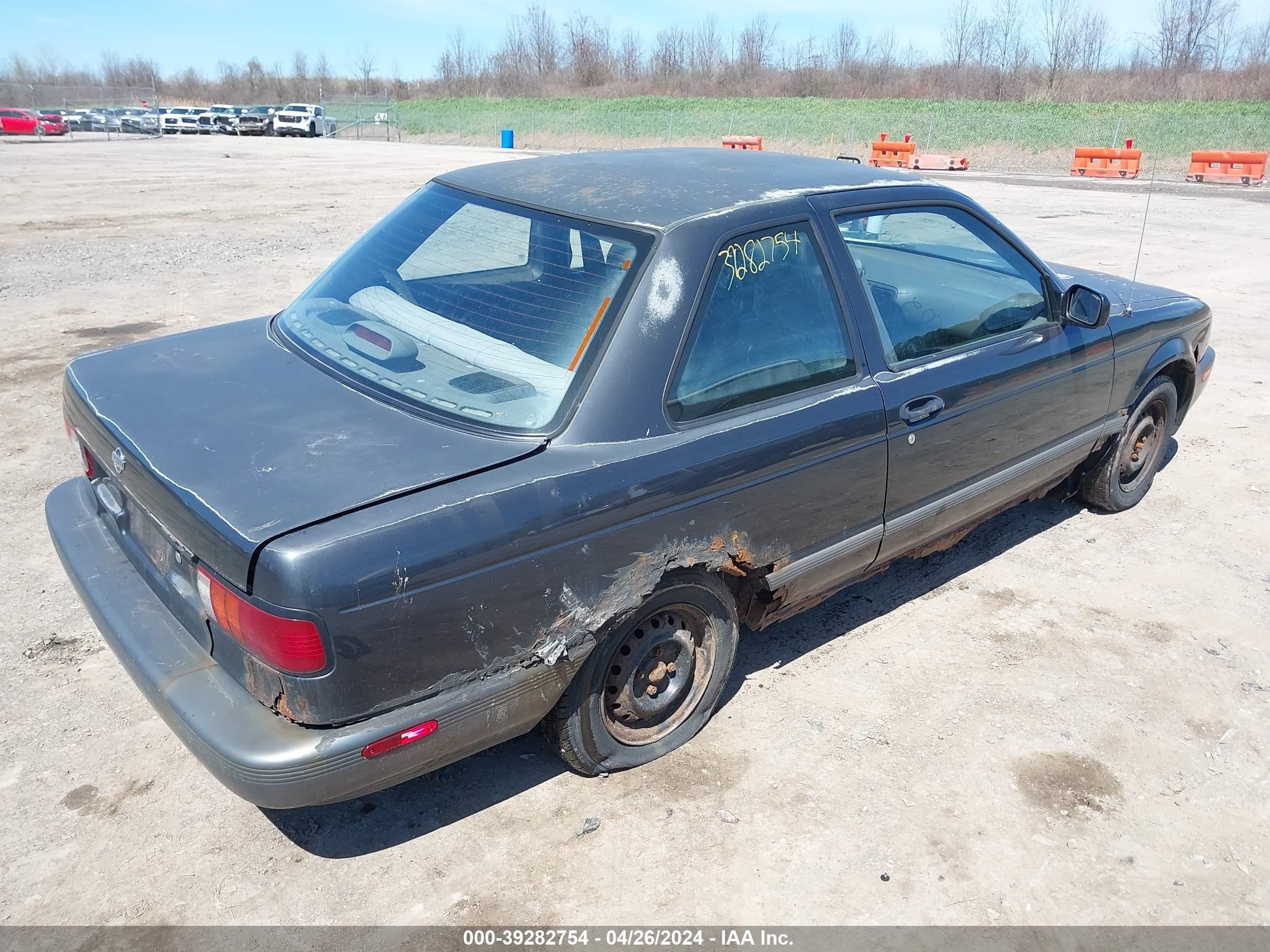 Photo 3 VIN: 1N4EB32A5PC794452 - NISSAN SENTRA 