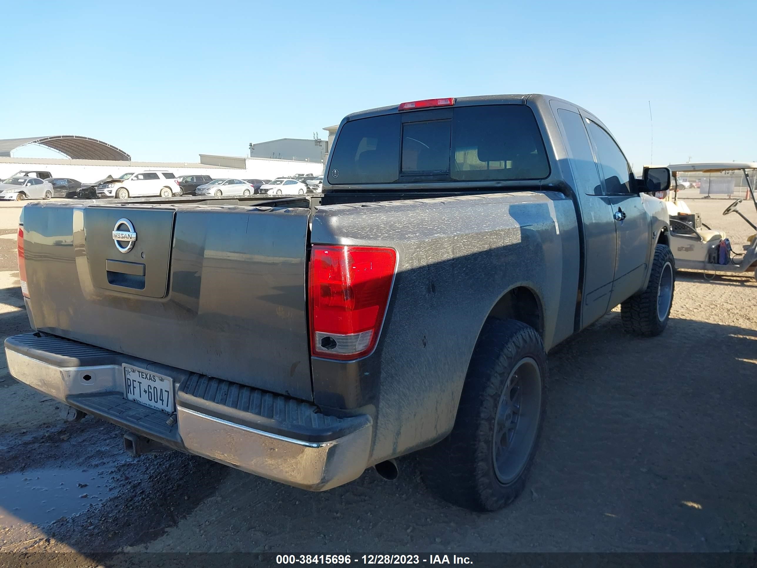 Photo 3 VIN: 1N6AA06A04N504412 - NISSAN TITAN 