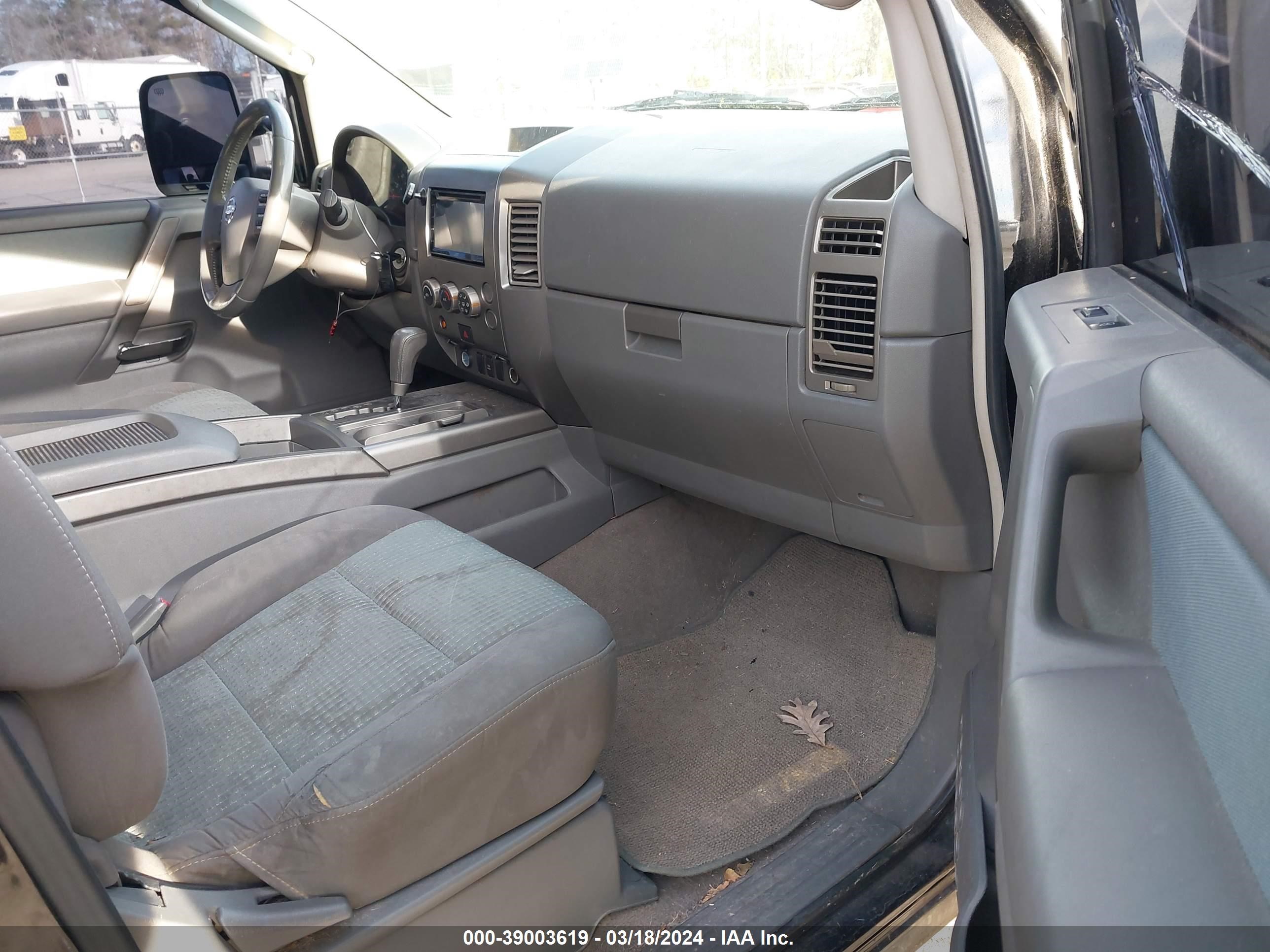 Photo 4 VIN: 1N6AA06A35N516863 - NISSAN TITAN 