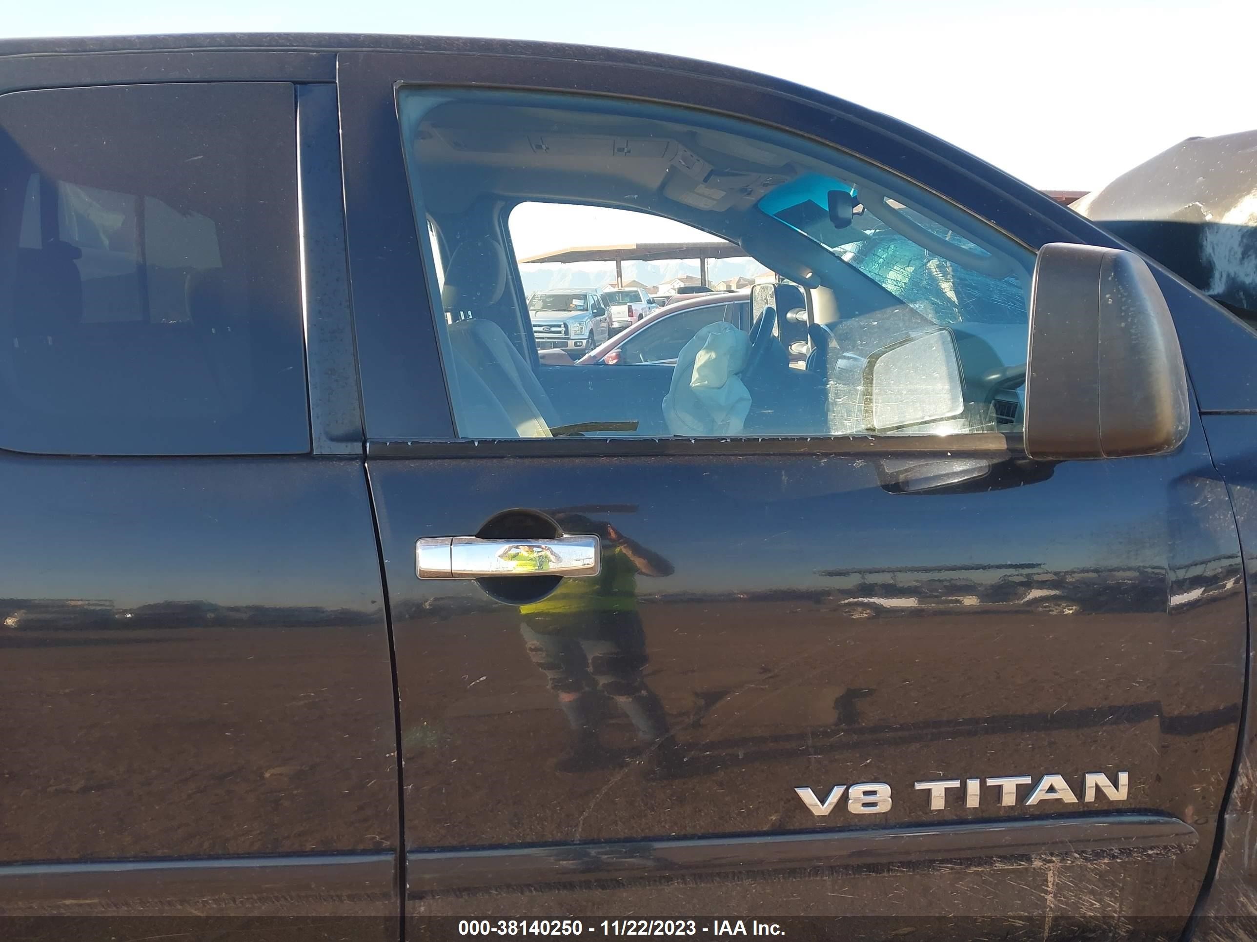 Photo 12 VIN: 1N6AA06B66N570877 - NISSAN TITAN 