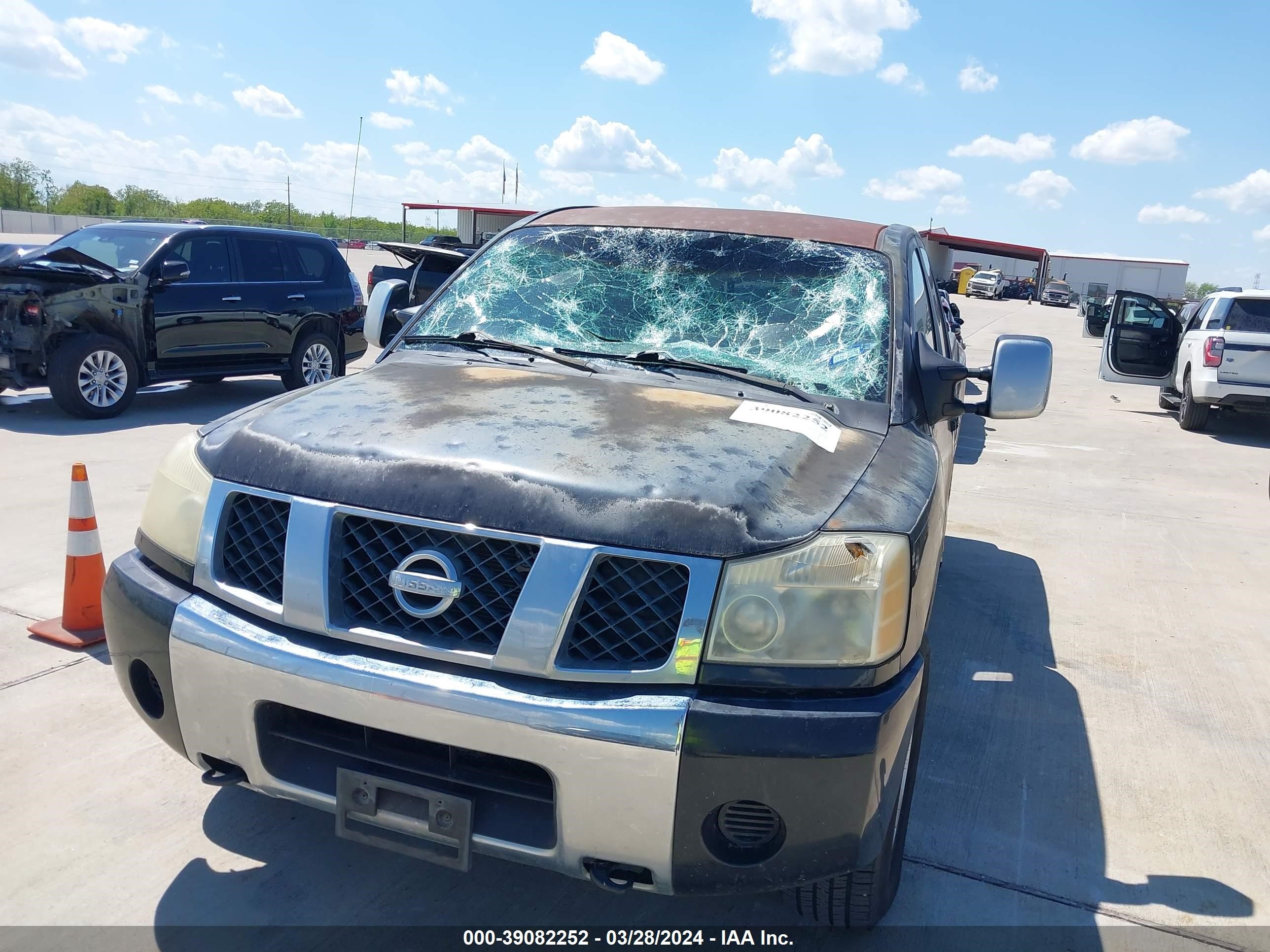 Photo 5 VIN: 1N6AA06BX4N538866 - NISSAN TITAN 