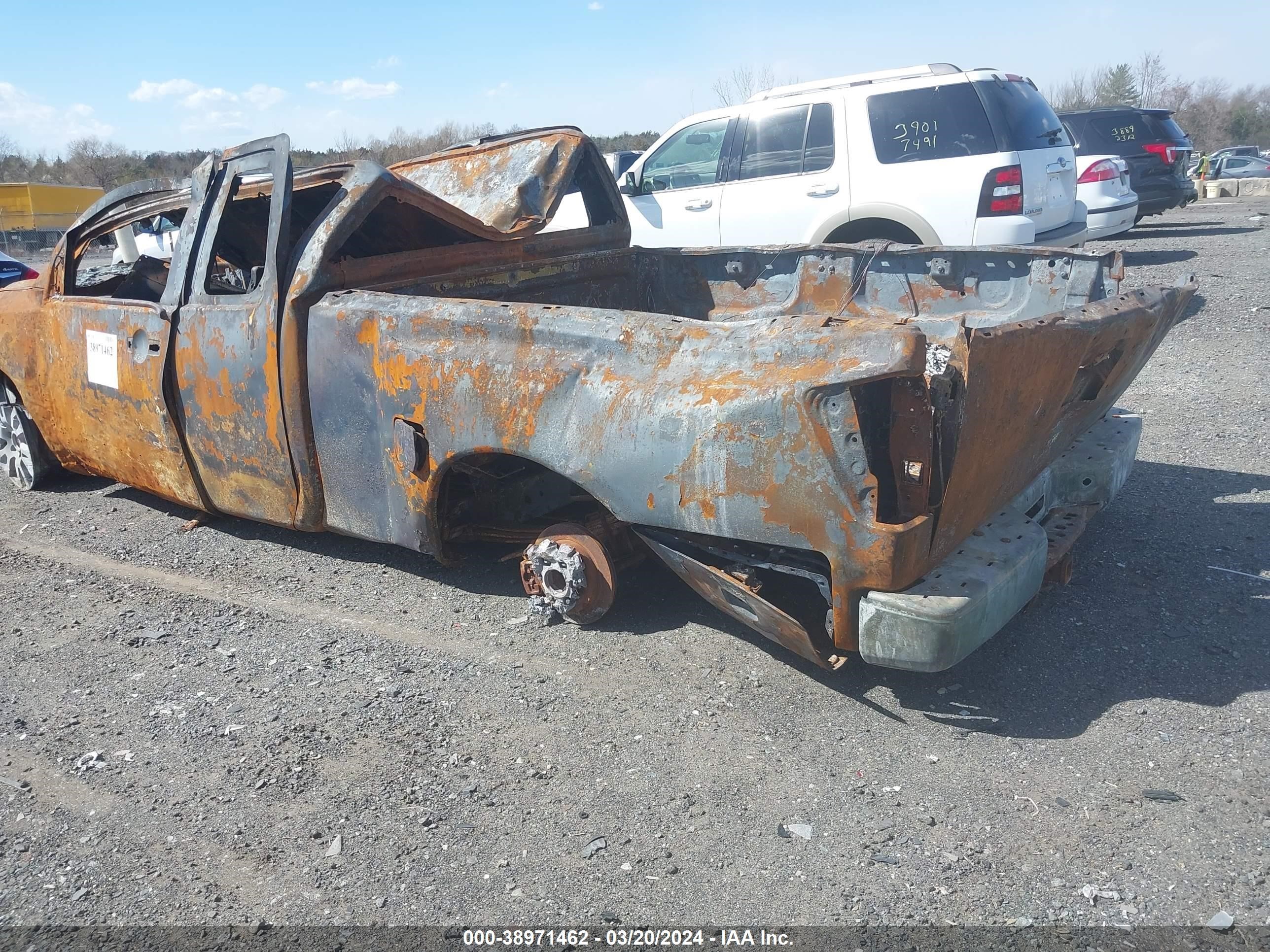 Photo 2 VIN: 1N6AA06BX4N574248 - NISSAN TITAN 