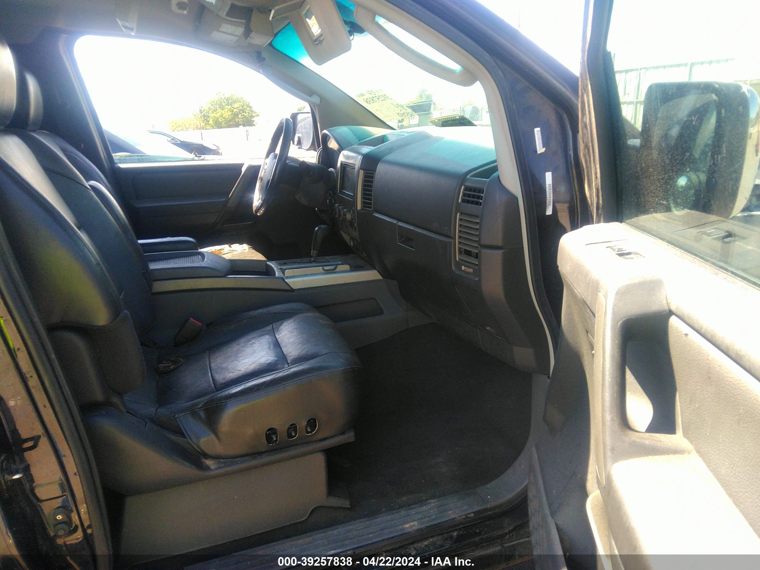 Photo 4 VIN: 1N6AA06BX5N572307 - NISSAN TITAN 