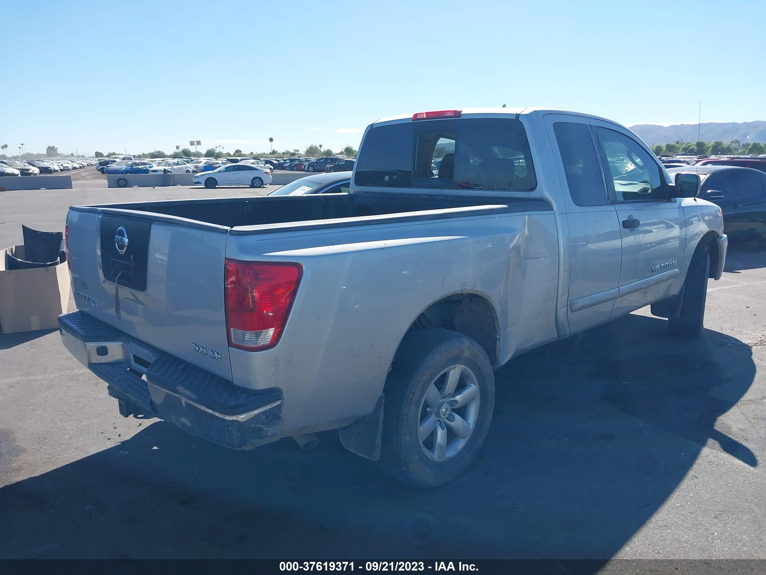 Photo 3 VIN: 1N6AA06C08N303293 - NISSAN TITAN 