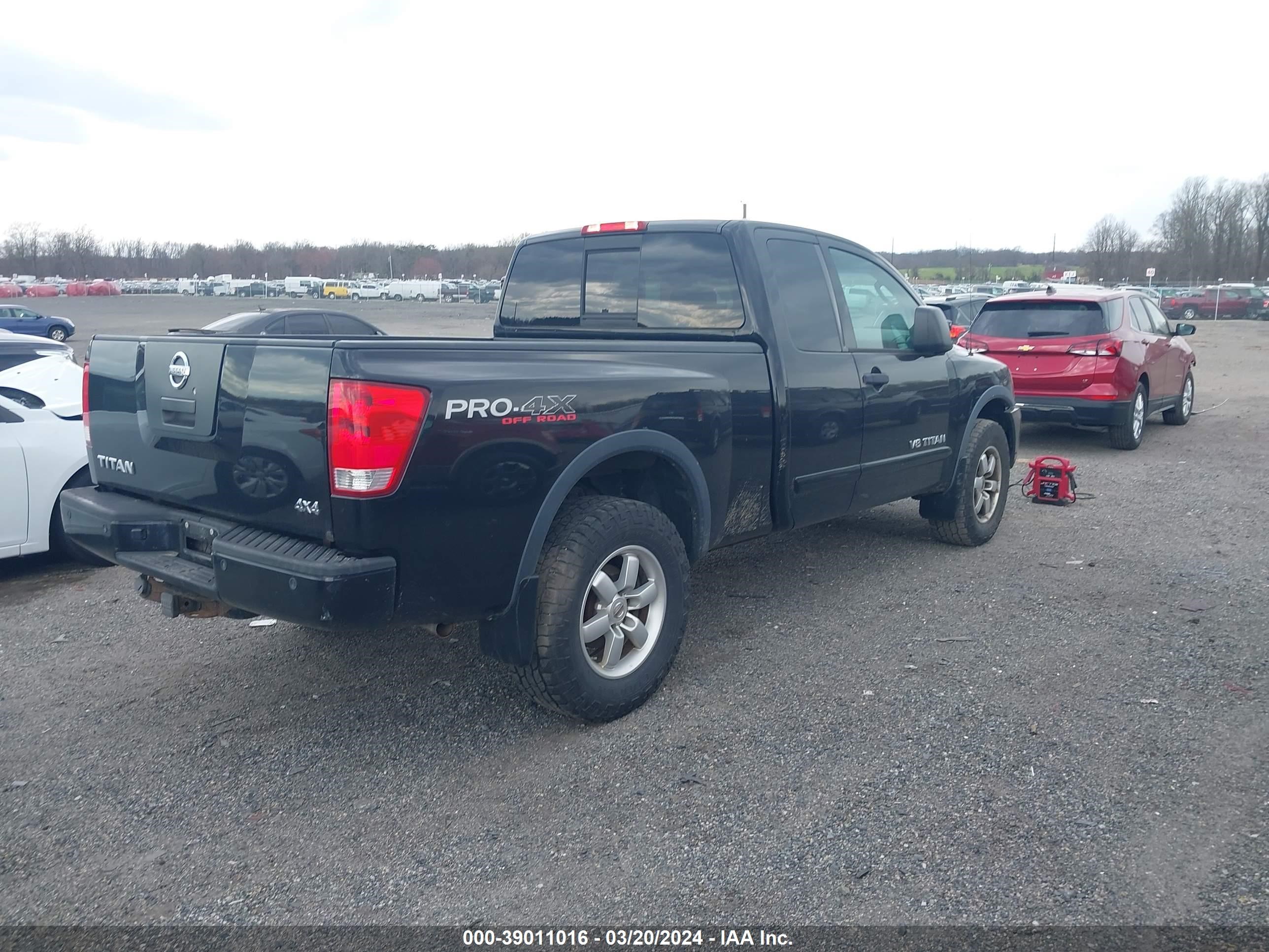 Photo 3 VIN: 1N6AA06C88N313490 - NISSAN TITAN 