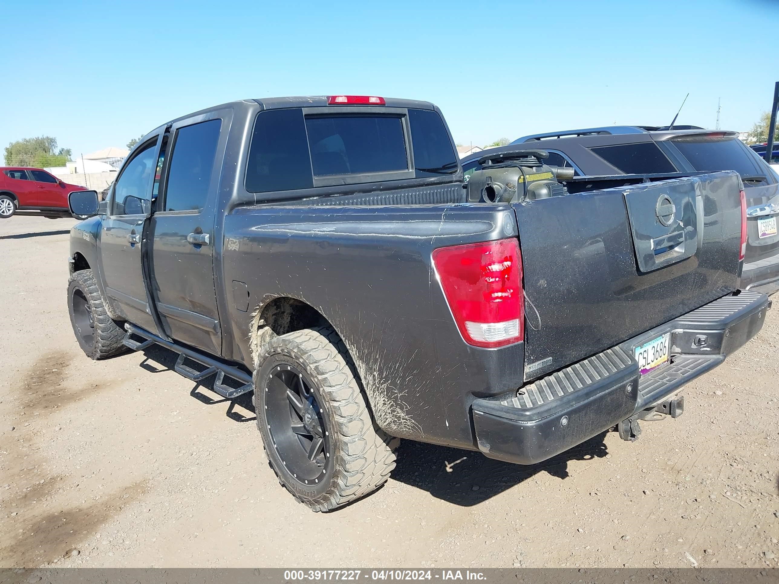 Photo 2 VIN: 1N6AA07A05N525129 - NISSAN TITAN 