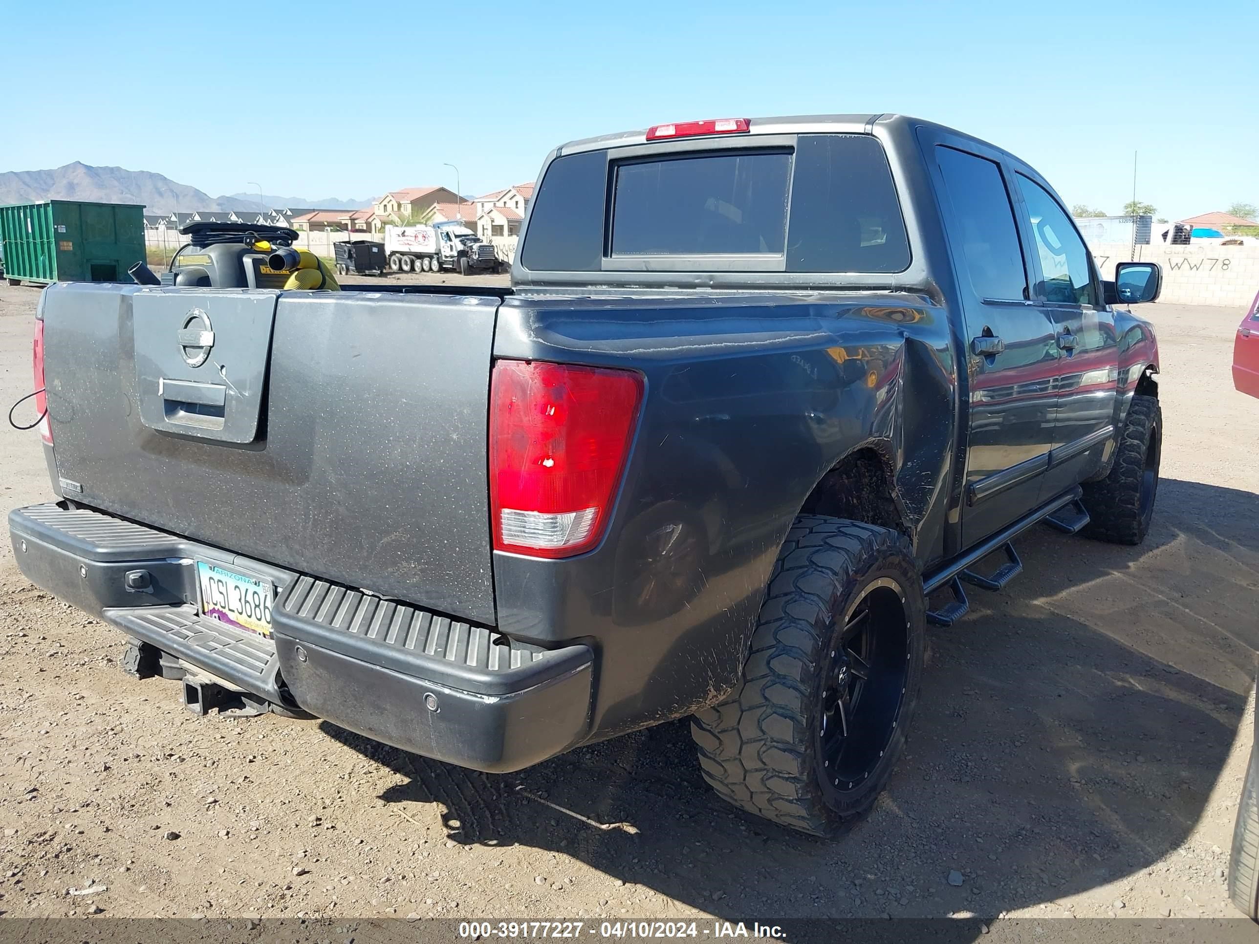 Photo 3 VIN: 1N6AA07A05N525129 - NISSAN TITAN 